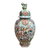 Antique covered potiche in Desvres faience by Fourmaintraux from the 19th century, featuring a chinoiserie design with a Foo dog.