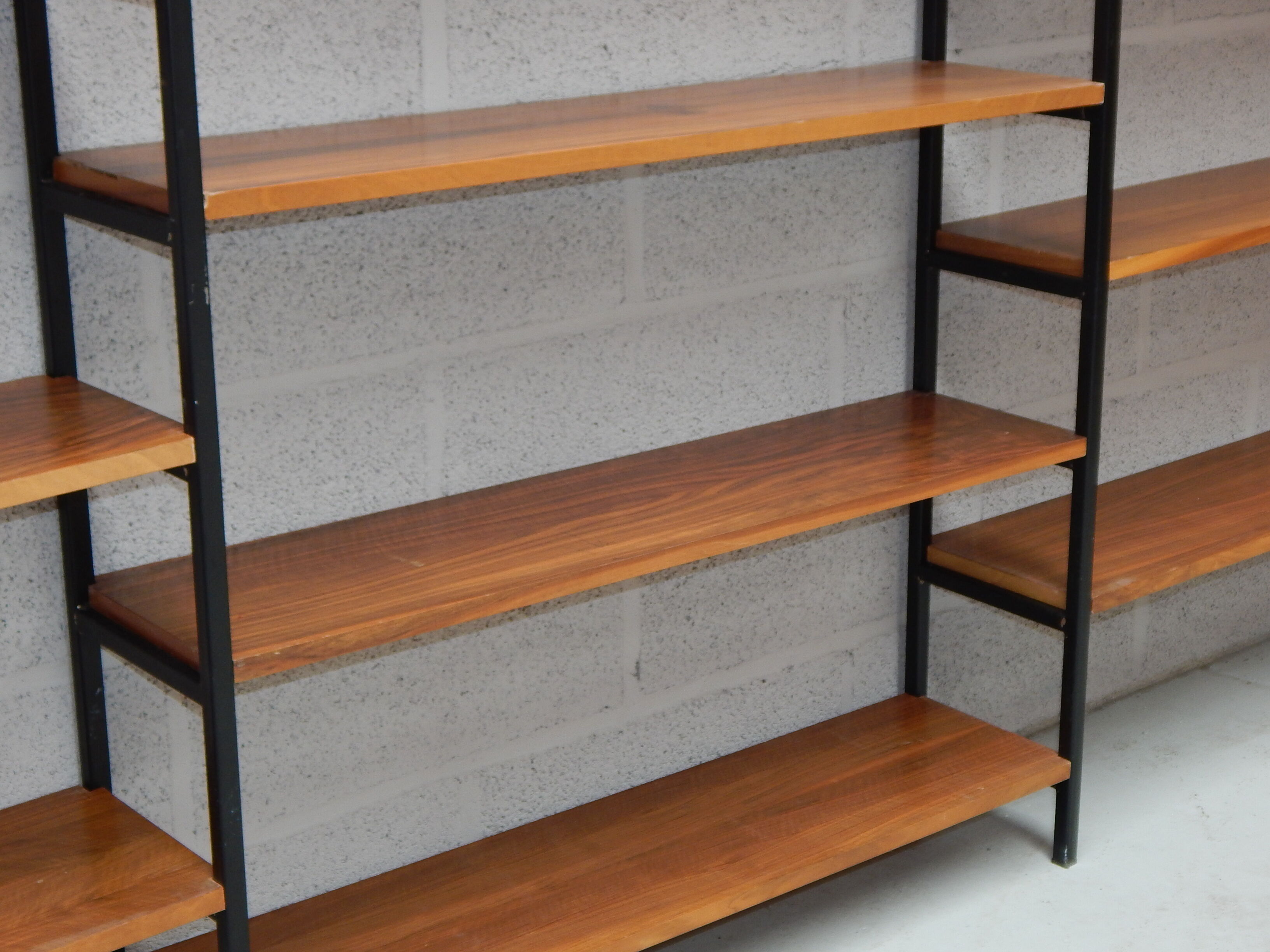 Étagère vintage scandinave