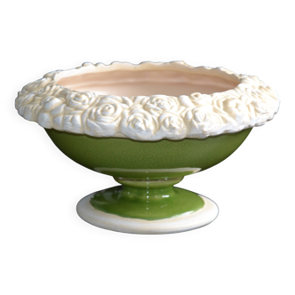 Coupe à fruits en faience émaillée et biscuit sculpté