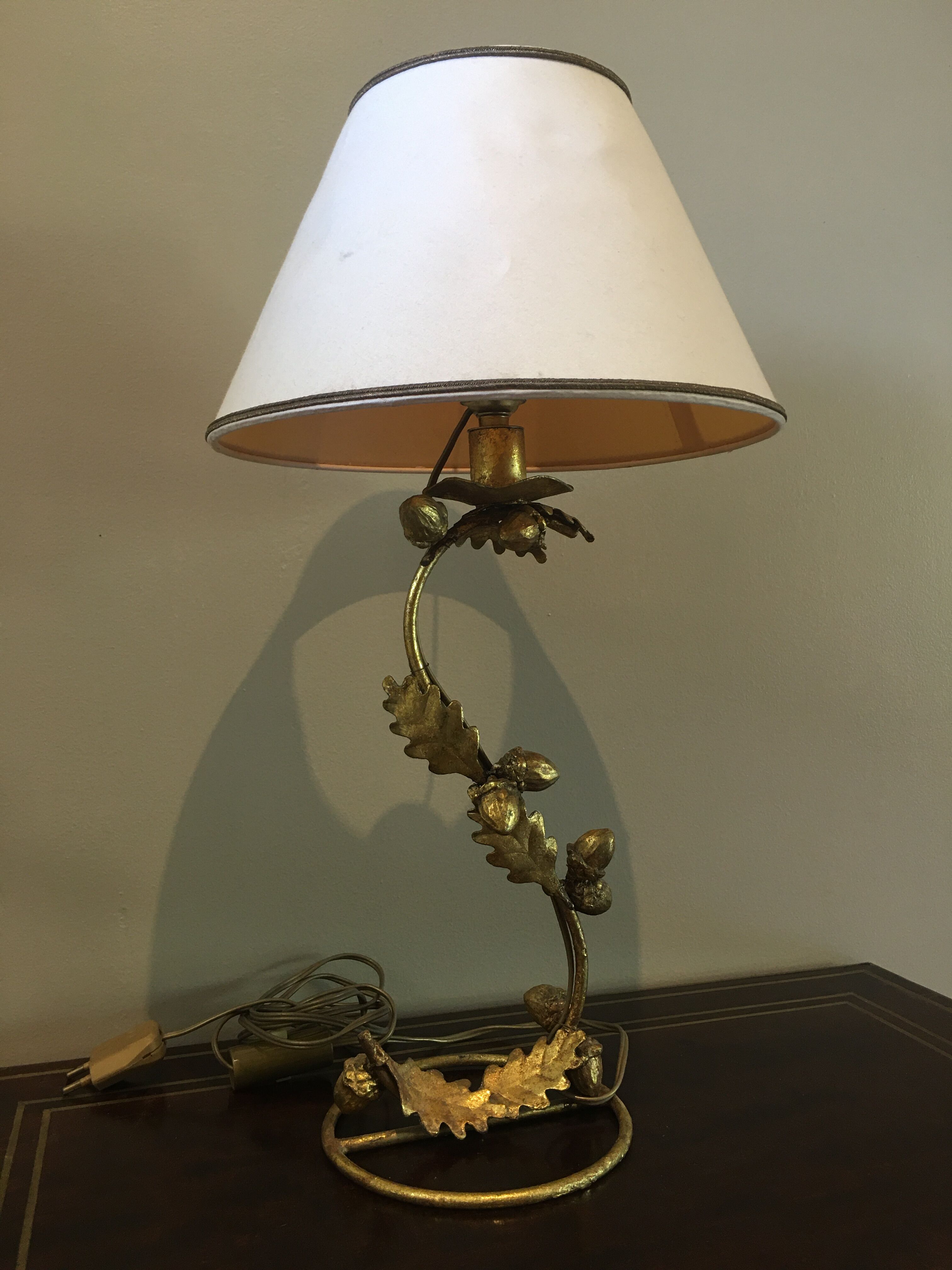 Golden lamp oak leaves