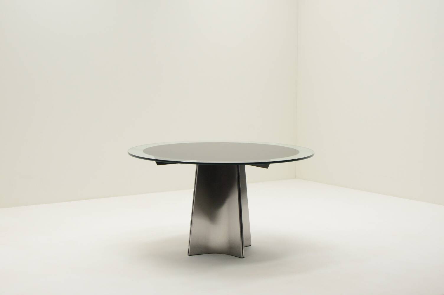 UFO dining table by Luigi Saccardo for Arrmet, 1970s Italy.