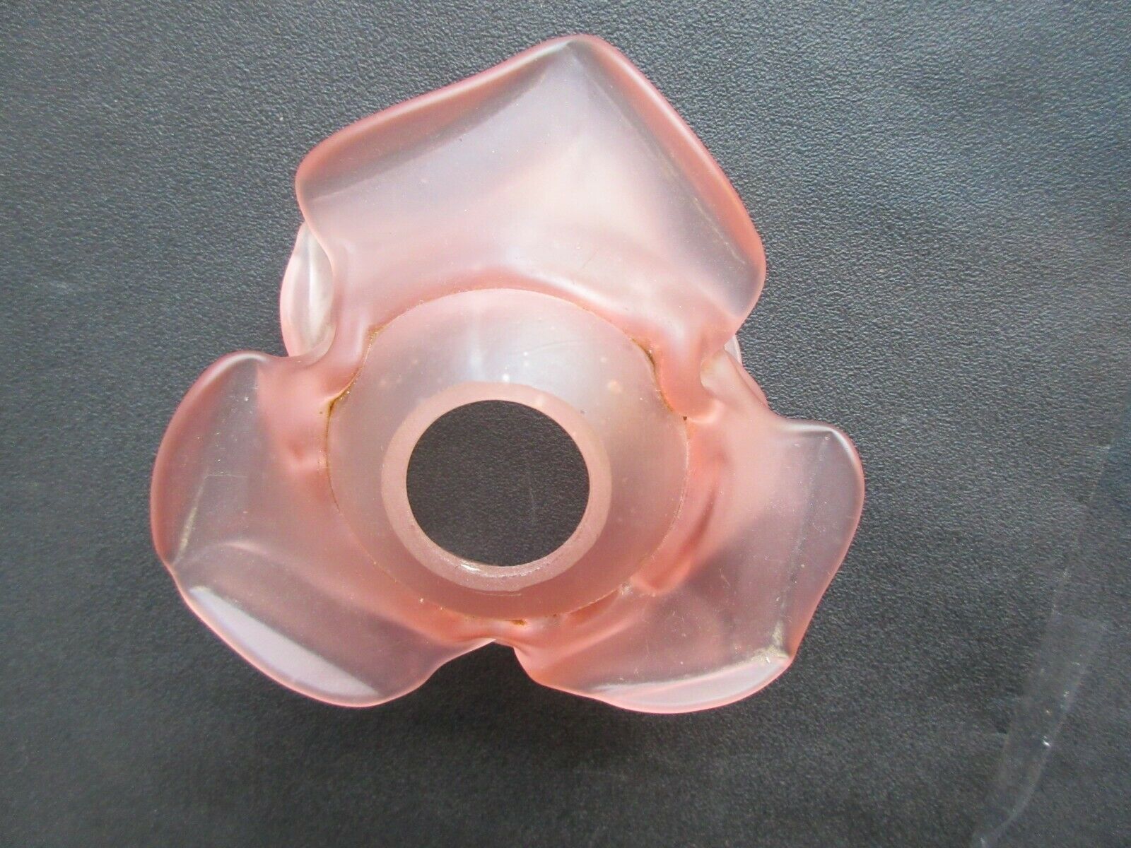 Art Deco wall light gilded bronze carved with cherries, pink tulip Rose in pink glass paste