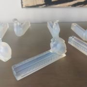 9 doors art deco knives in opalescent glass, bestiary.