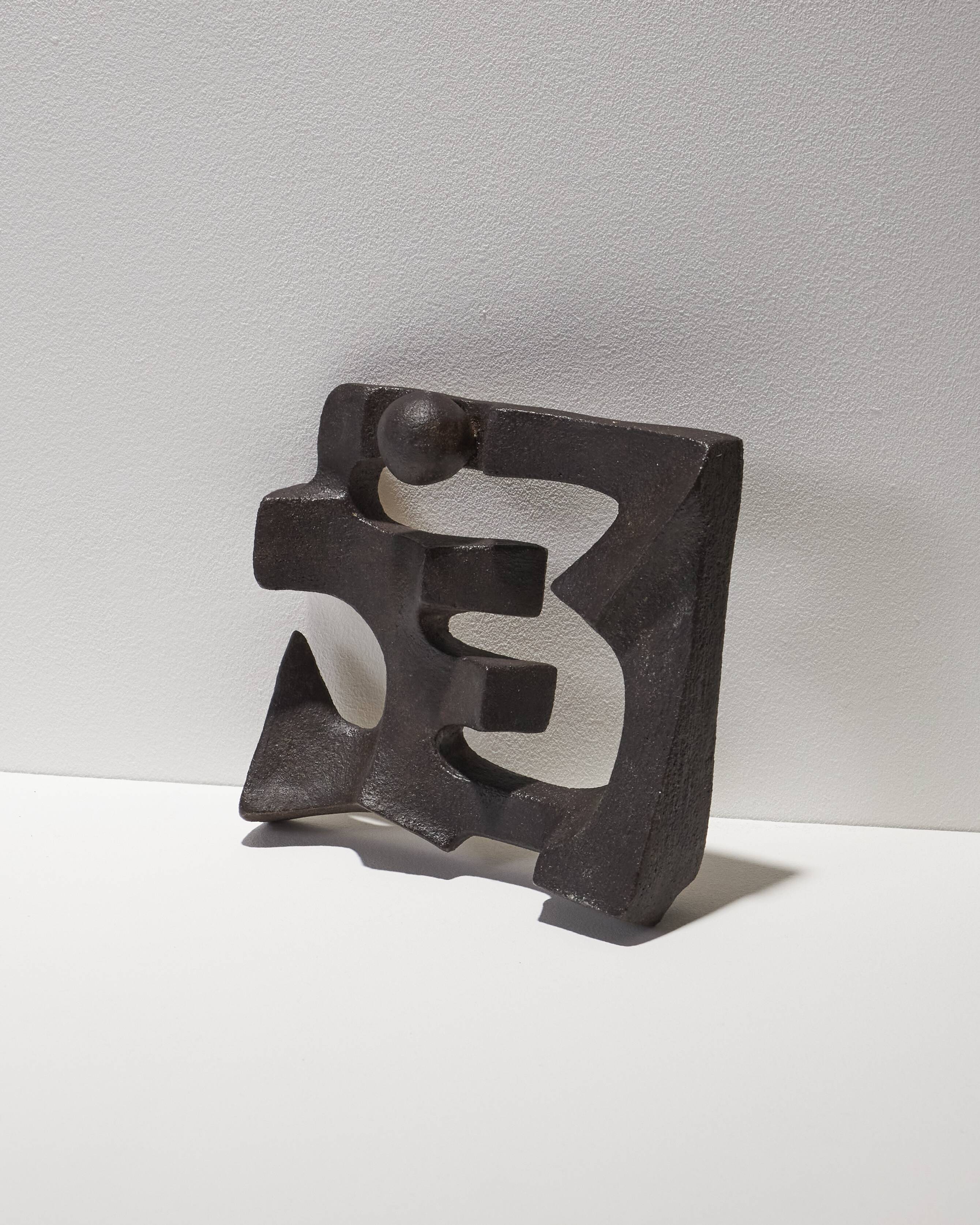 Gimmik 1 sandstone wall sculpture
