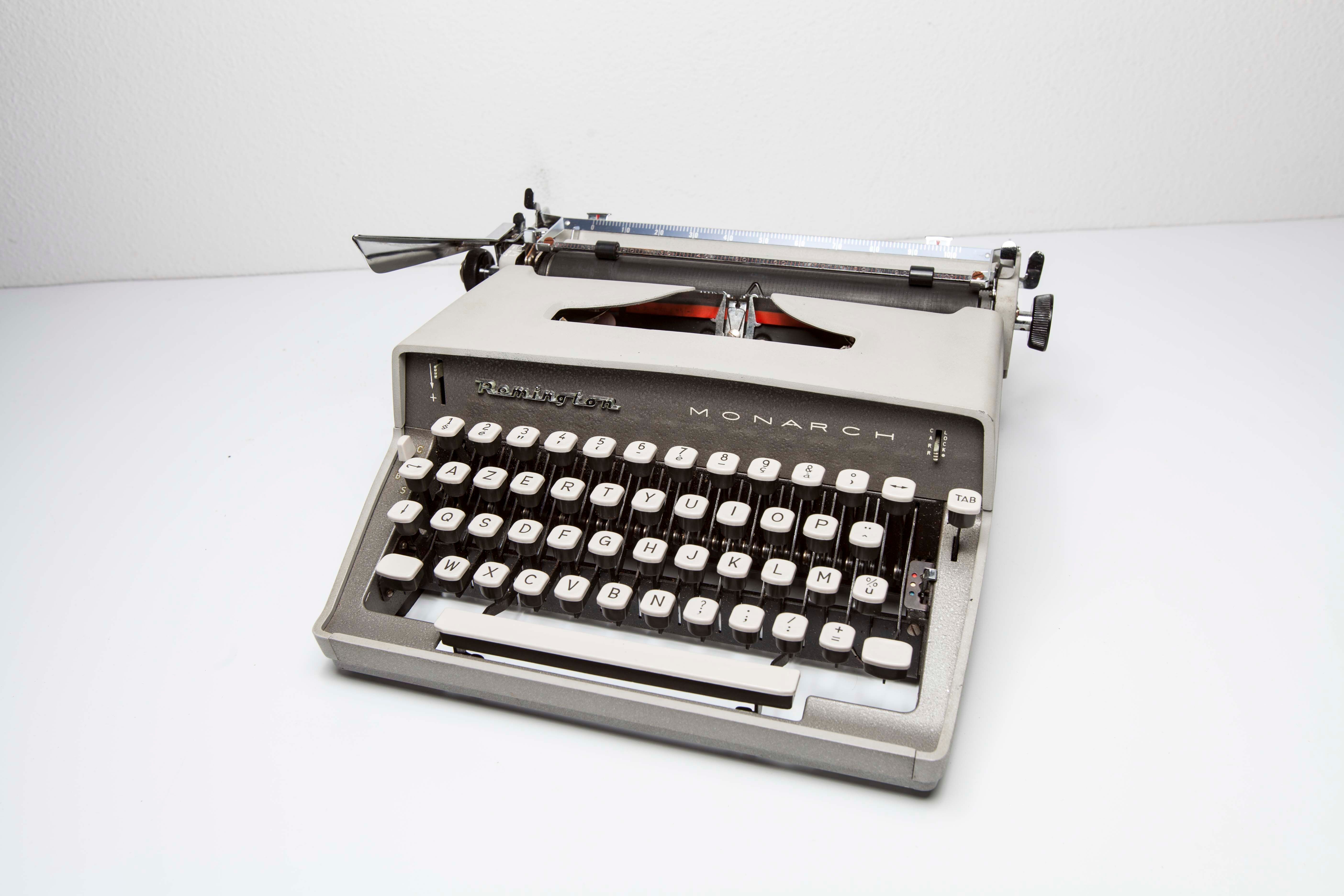 Typewriter Remington Monarch