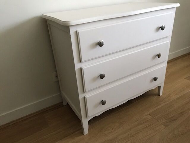 Vintage chest of drawers with three drawers