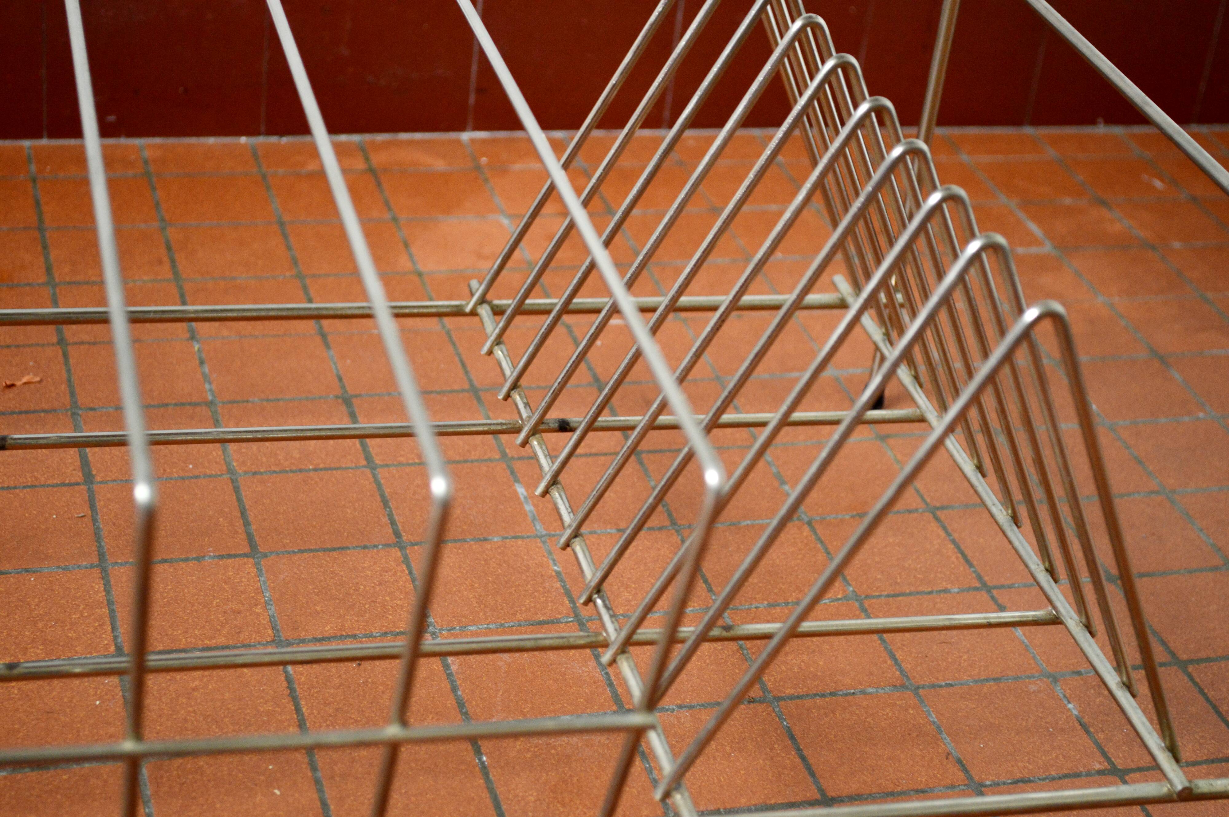 Wired 60s vinyl table