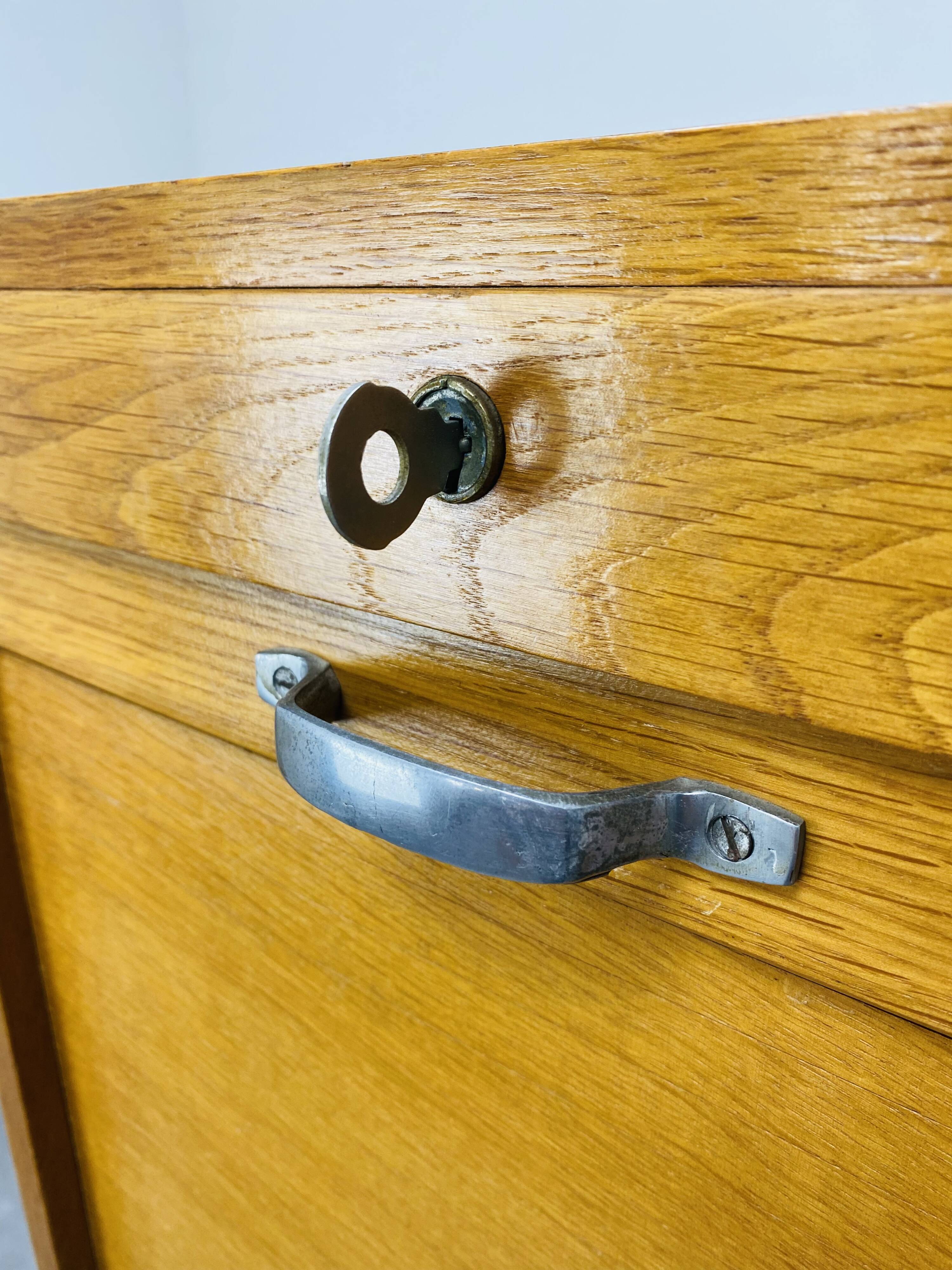 Column cabinet curtain binder, trade