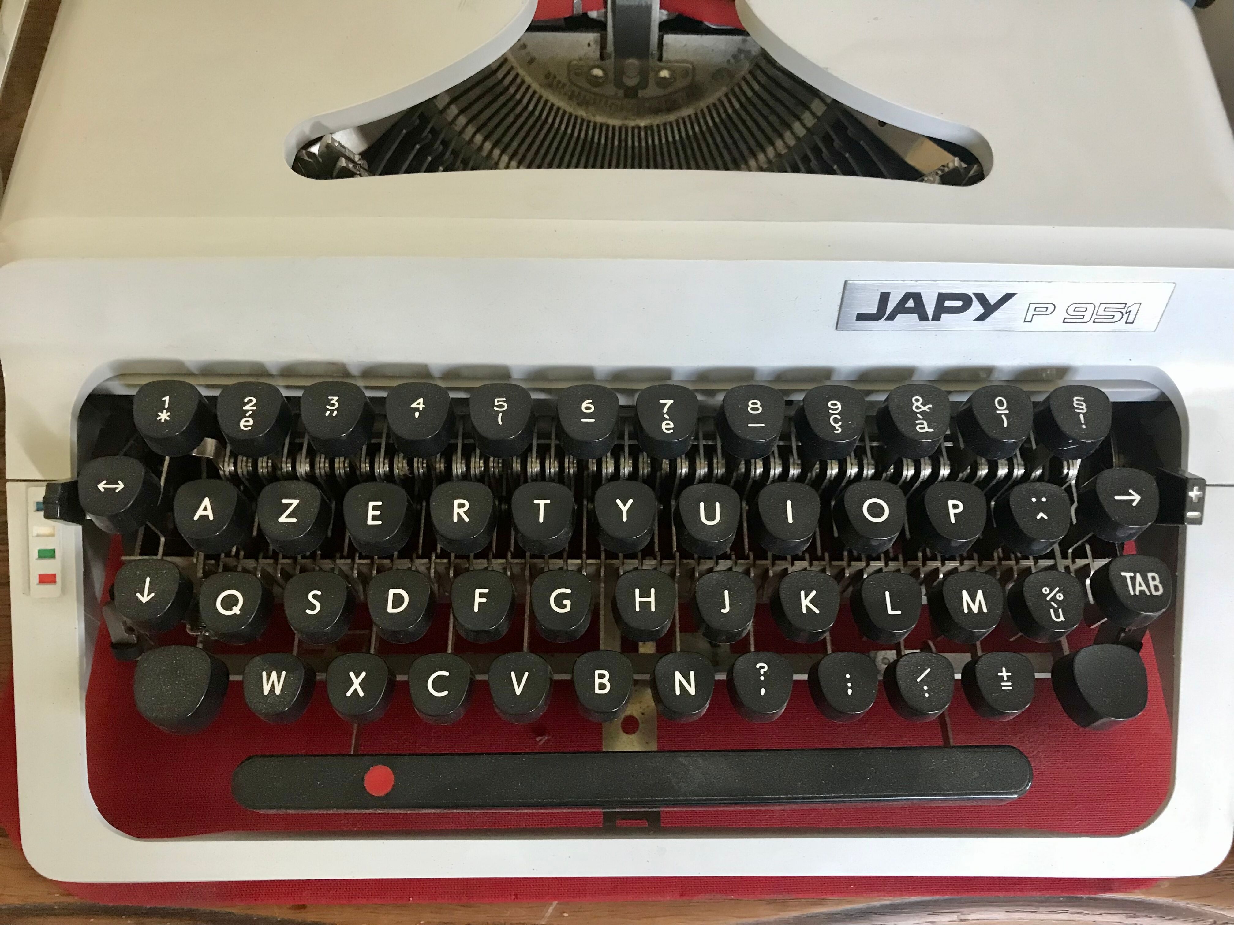 Machine à écrire Japy 951 vintage