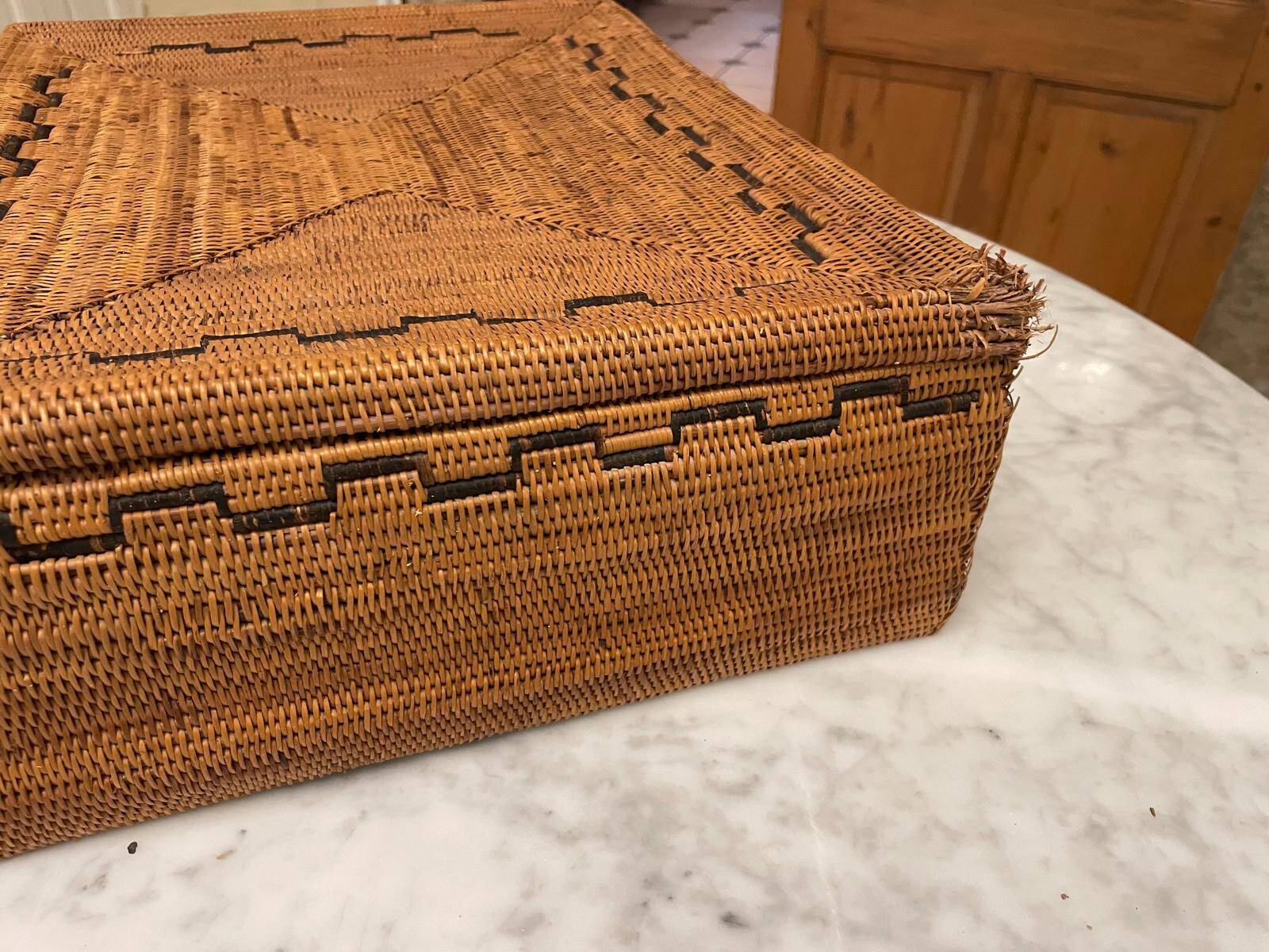 Vintage rattan trunk with lid