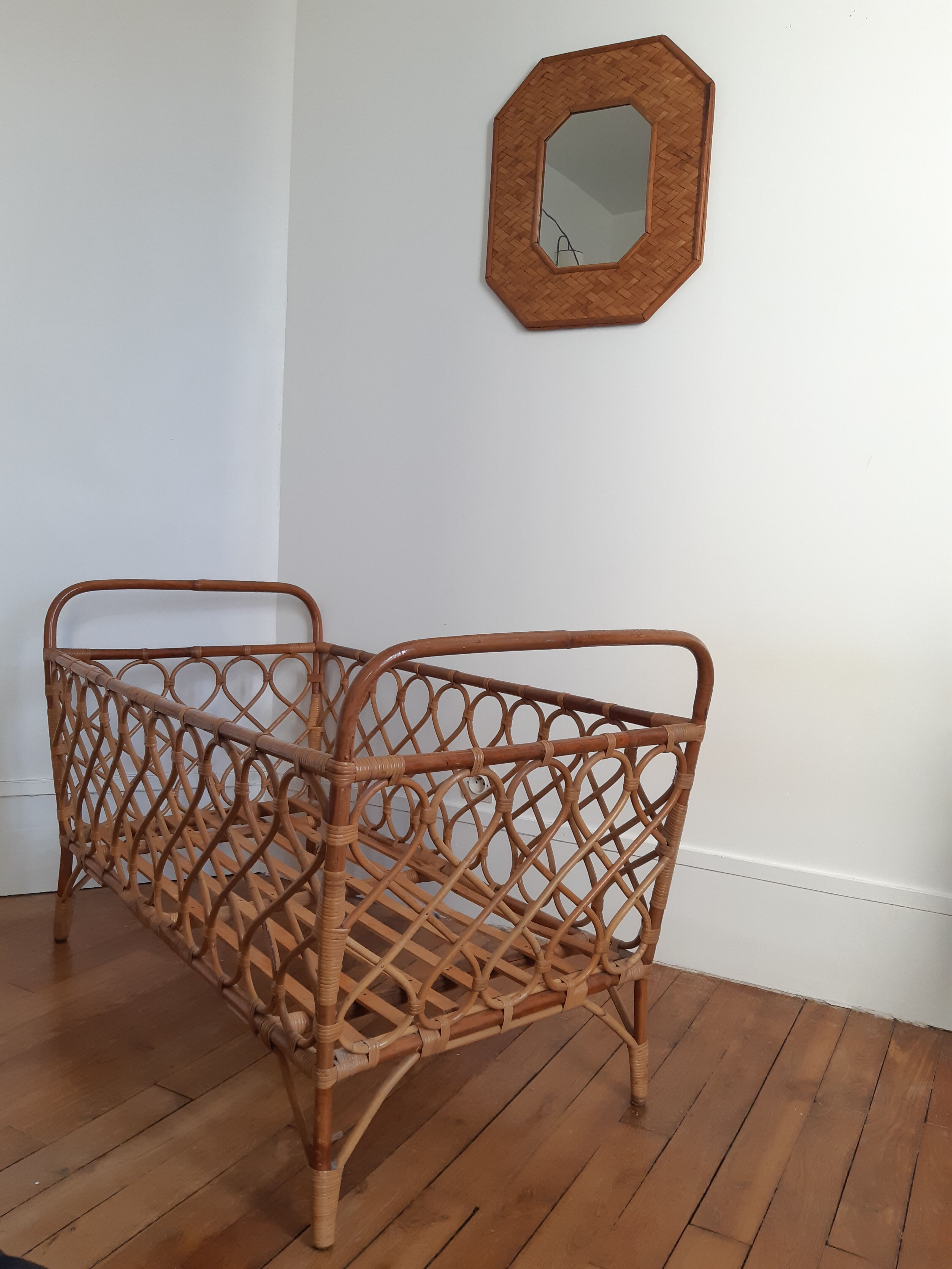 Rattan crib/child