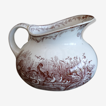 Iron earth pitcher