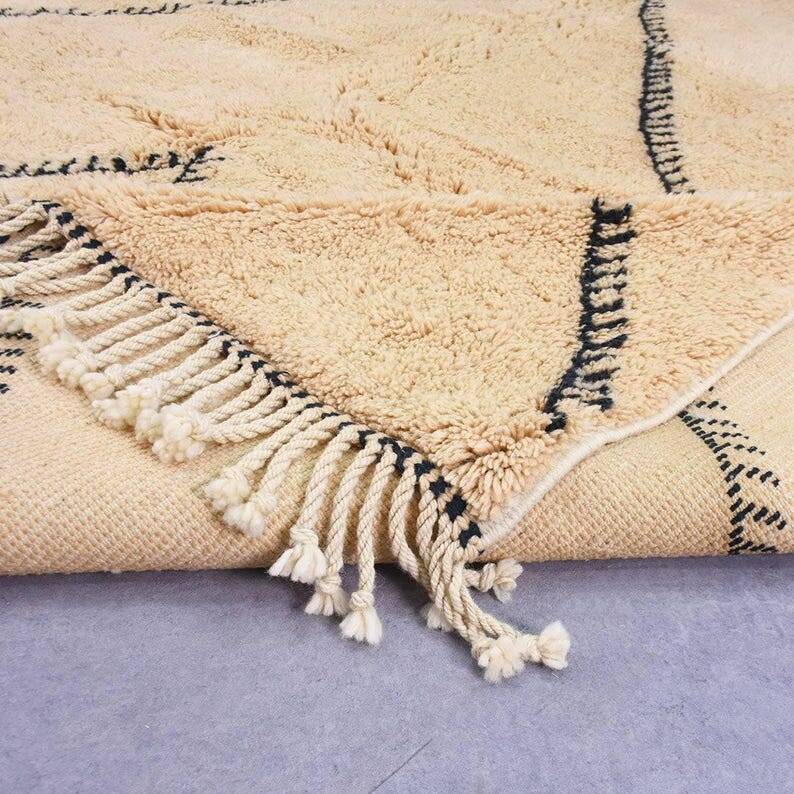 Traditional handmade Moroccan wool rug 250cmx150cm