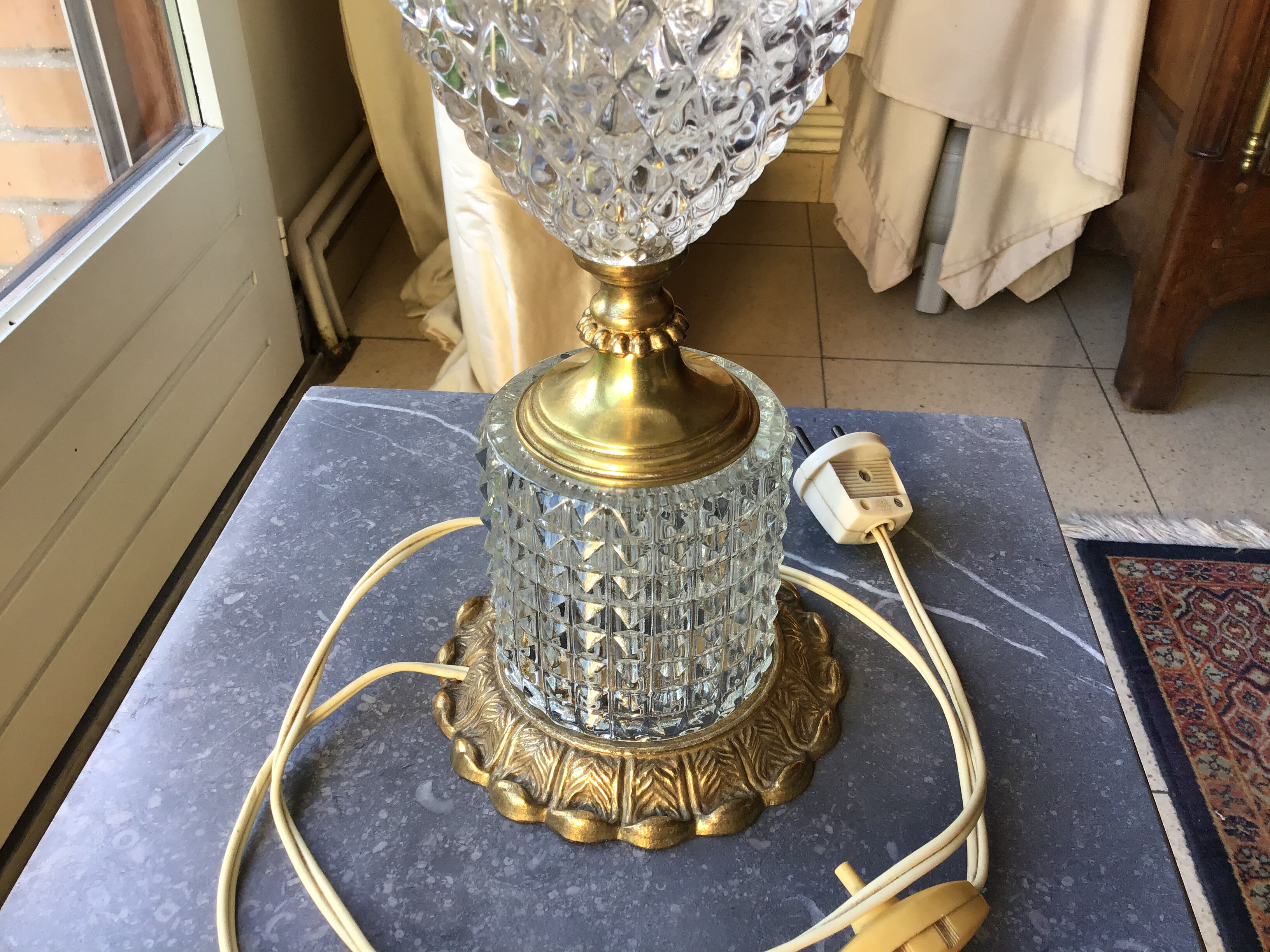 Pied de lampe en laiton et cristal
