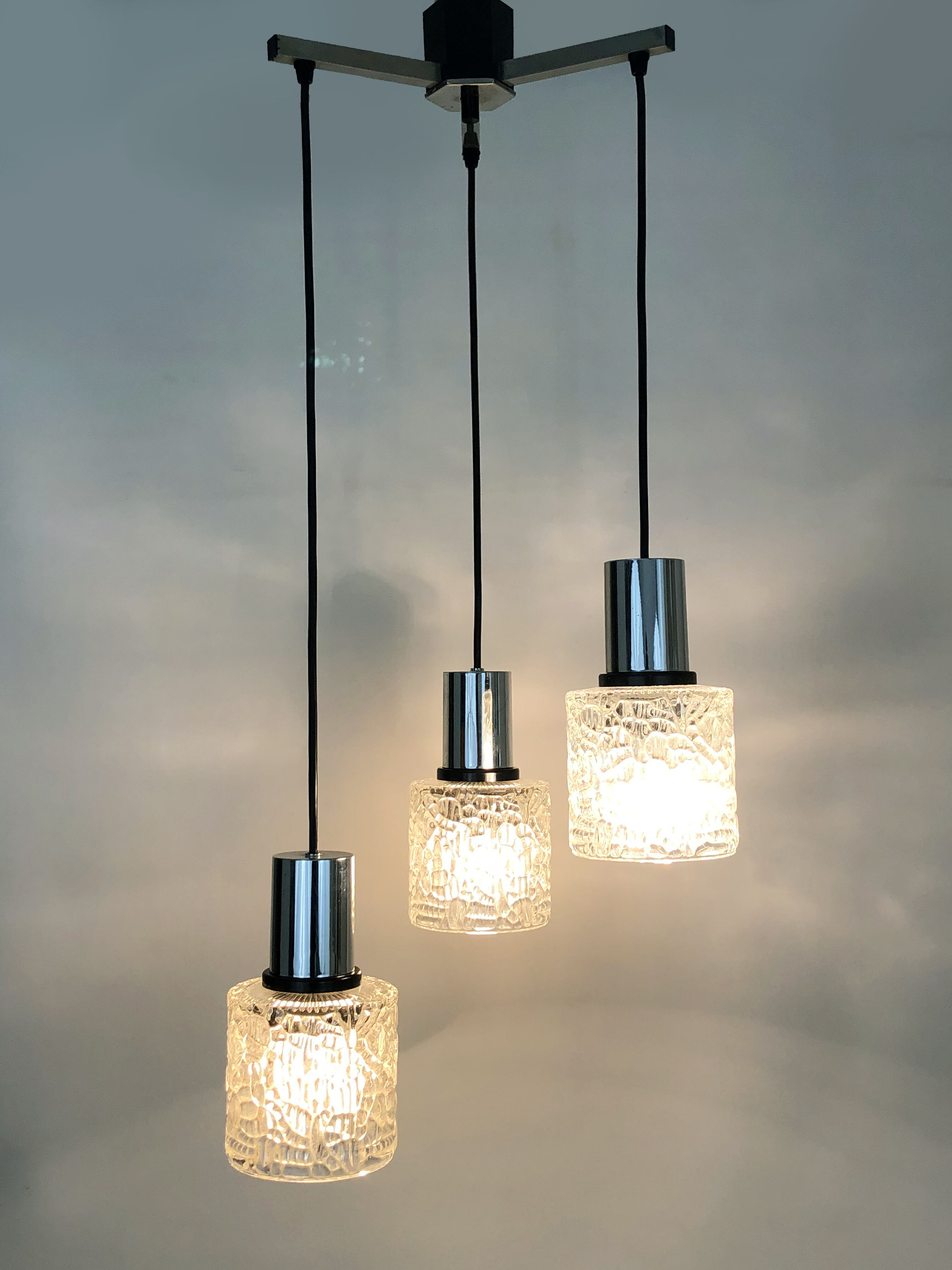 Suspension waterfall vintage in chrome polished and glass chiseled 3 lights 70s