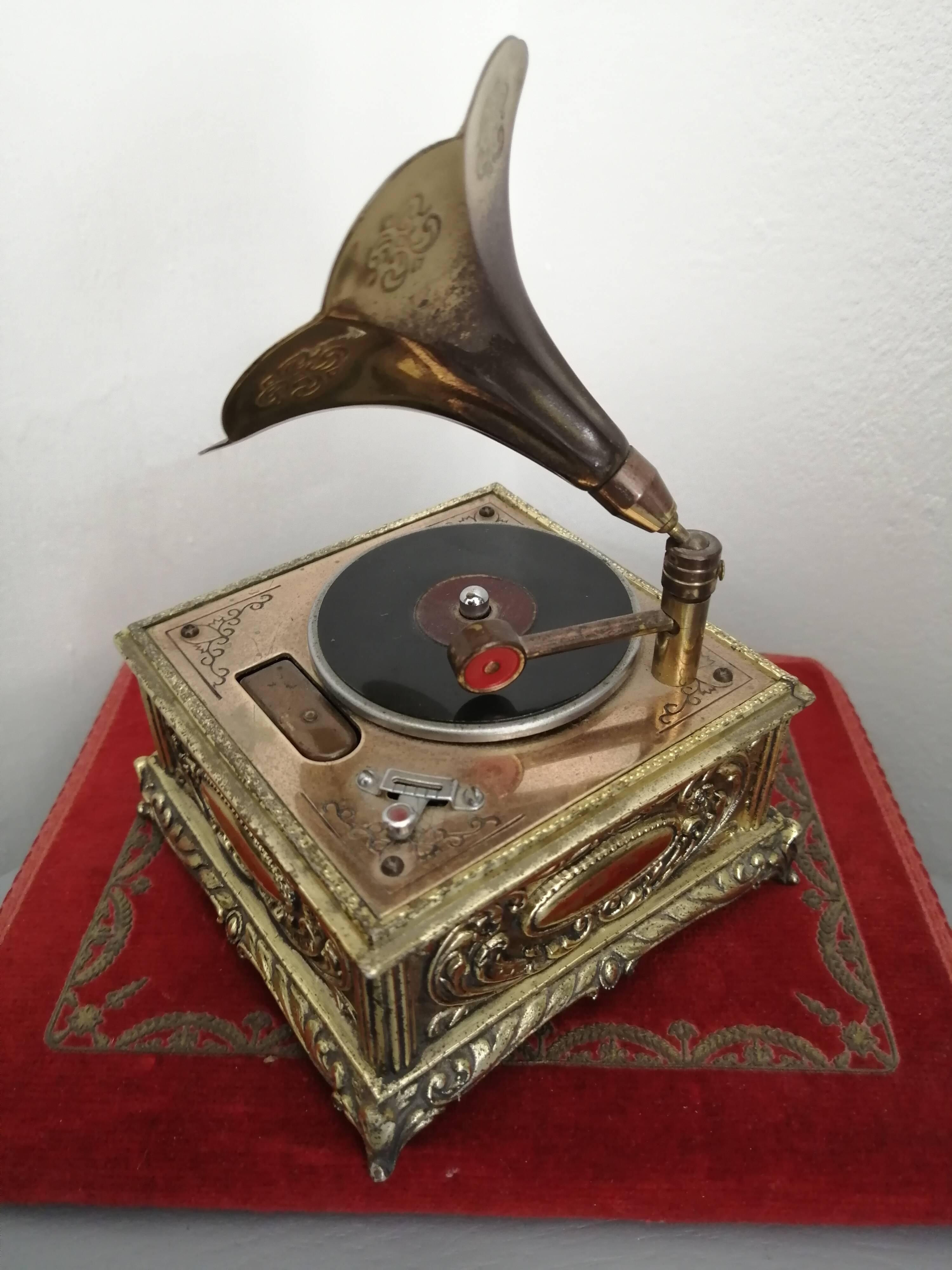 Musical phonogram and lighter