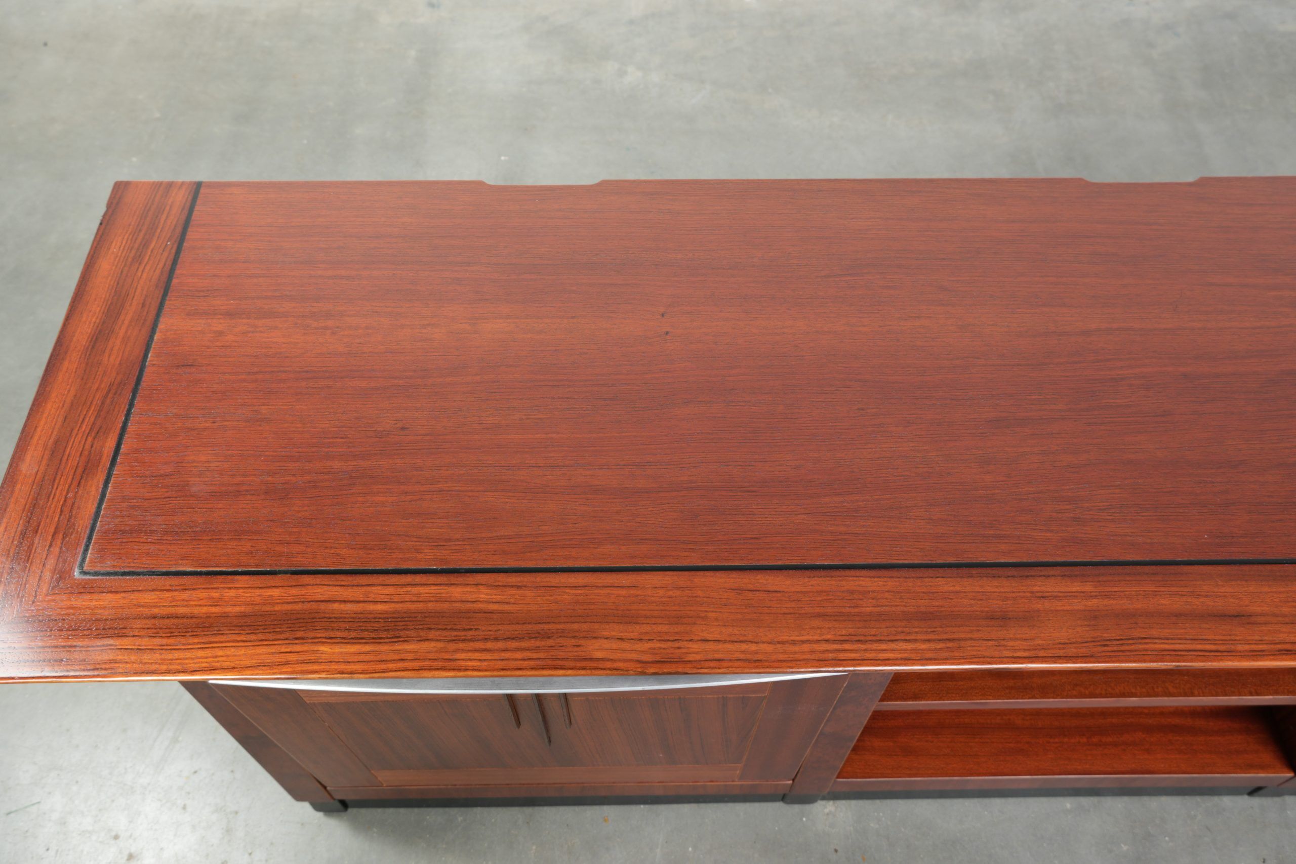 In good condition Art Deco design sideboard/TV cabinet