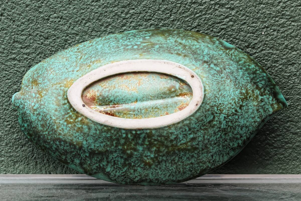 Enamelled stoneware plate