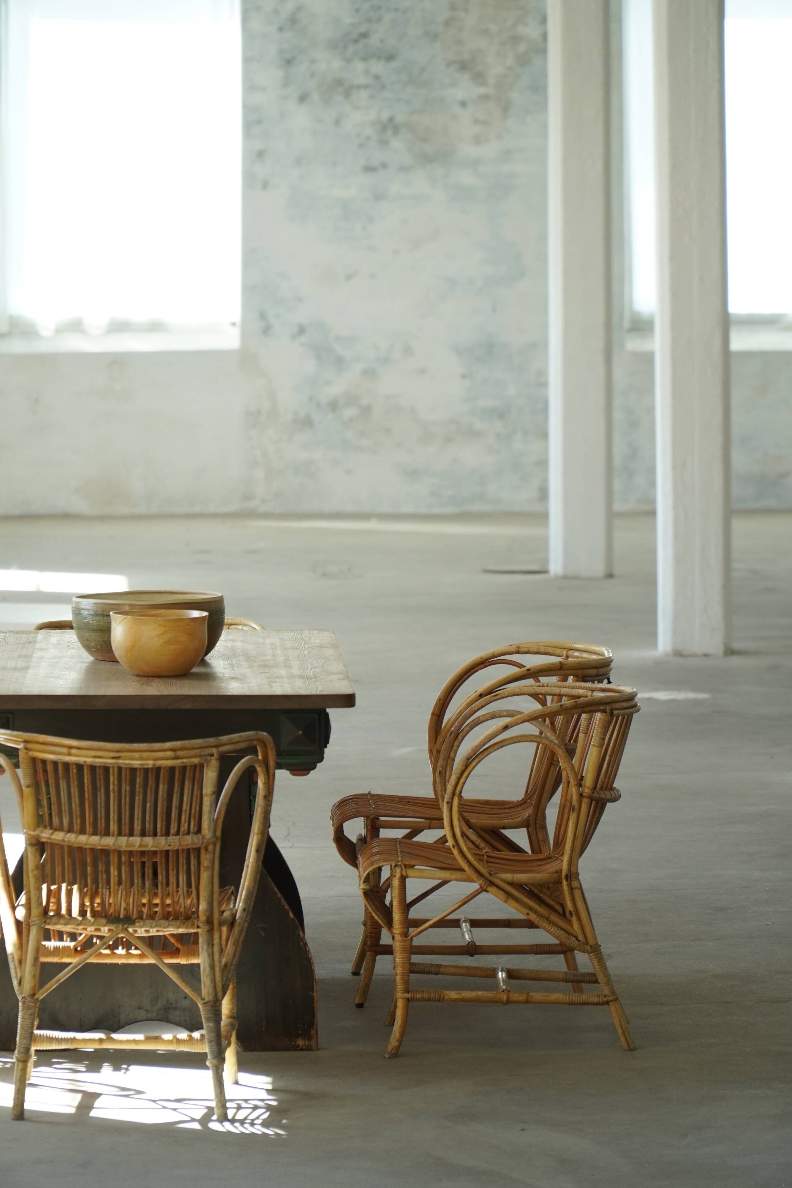 "Danish Modern" style, set of 6 dining chairs in bamboo and rattan, by Robert Wengler, 1930s.
