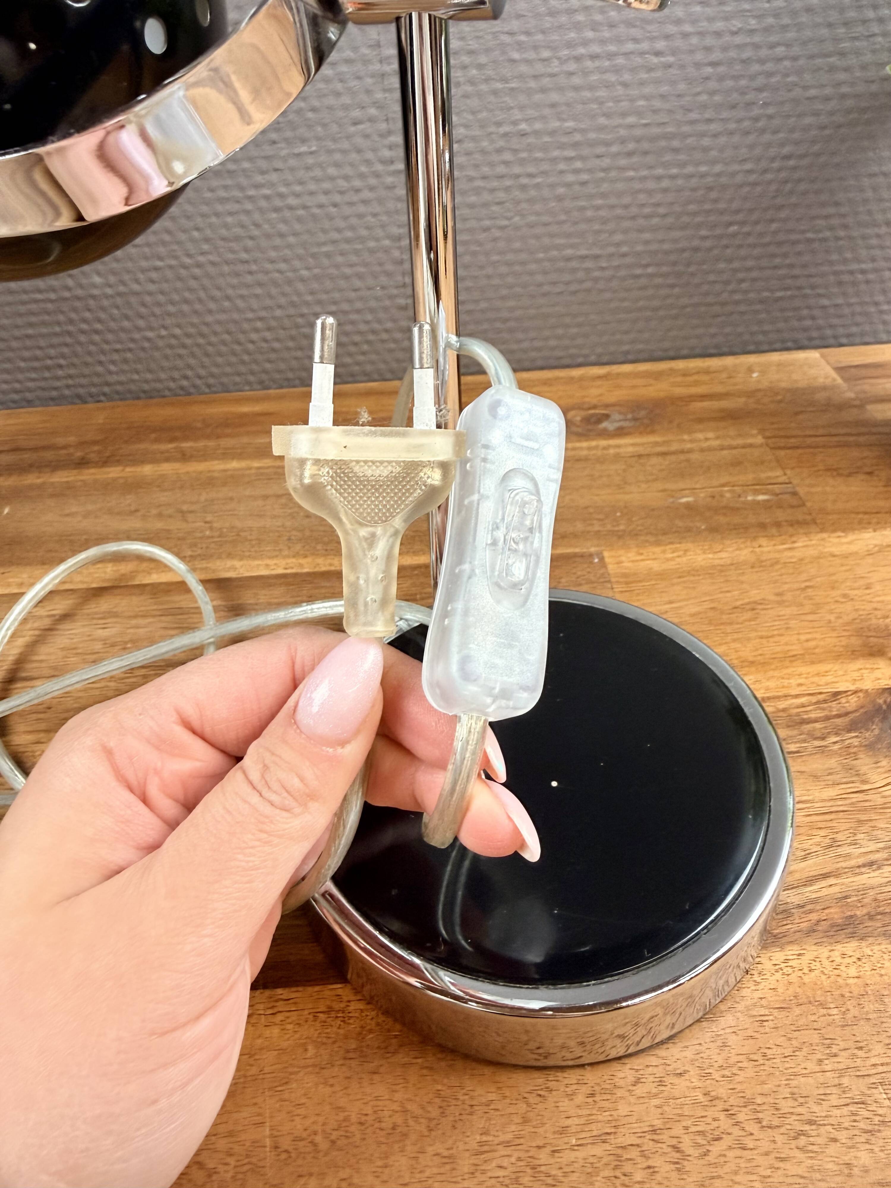 Lampe vintage orientable style space age – métal chromé et noir