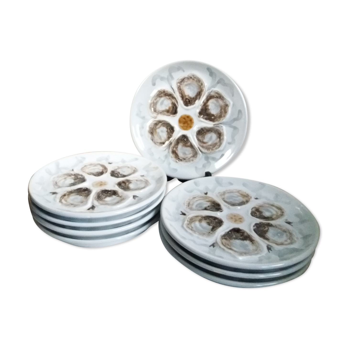 Set of 8 St Amand oyster plates