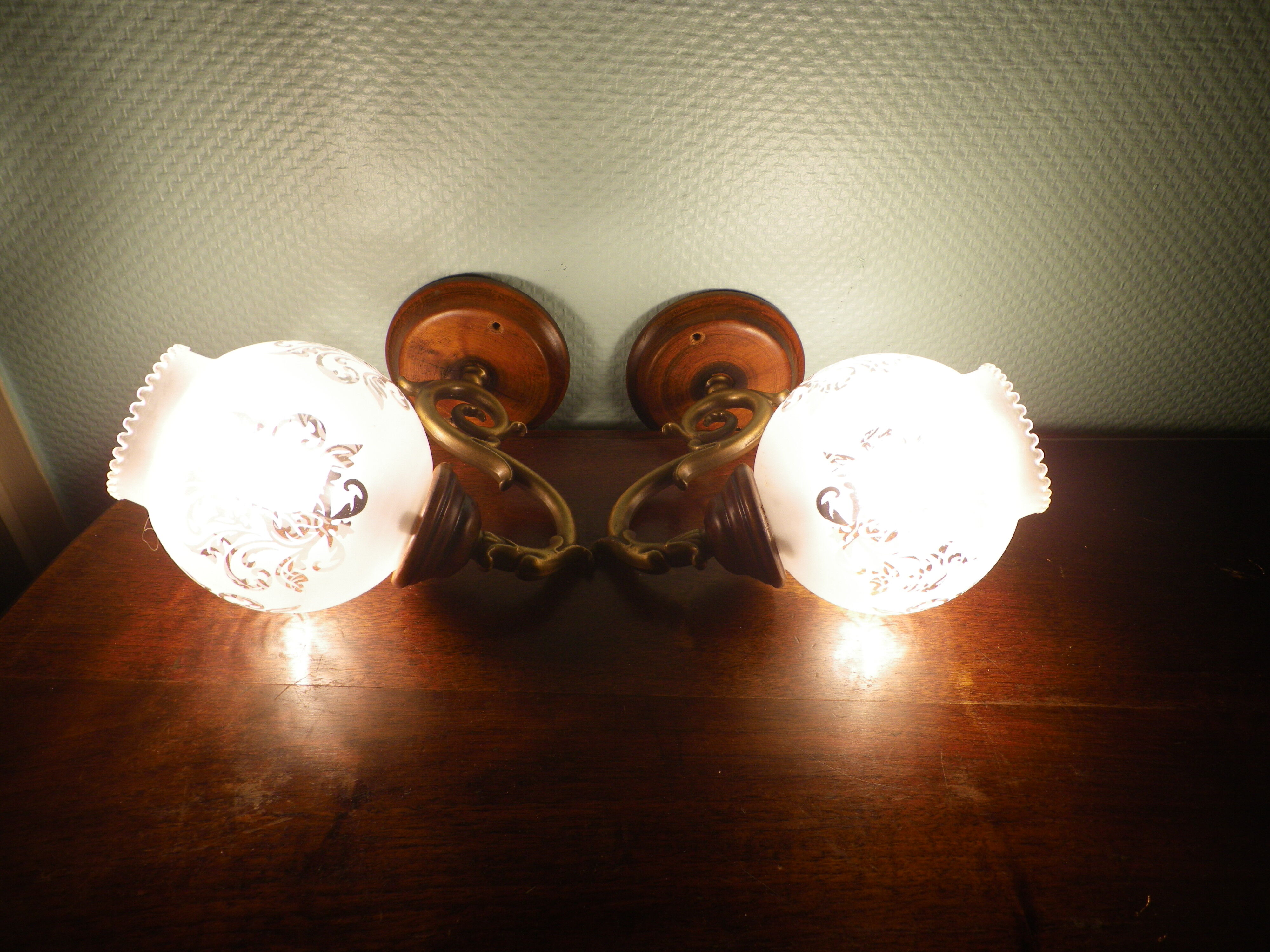 Wall lamps in wood and gilded metal, openwork glass lampshade