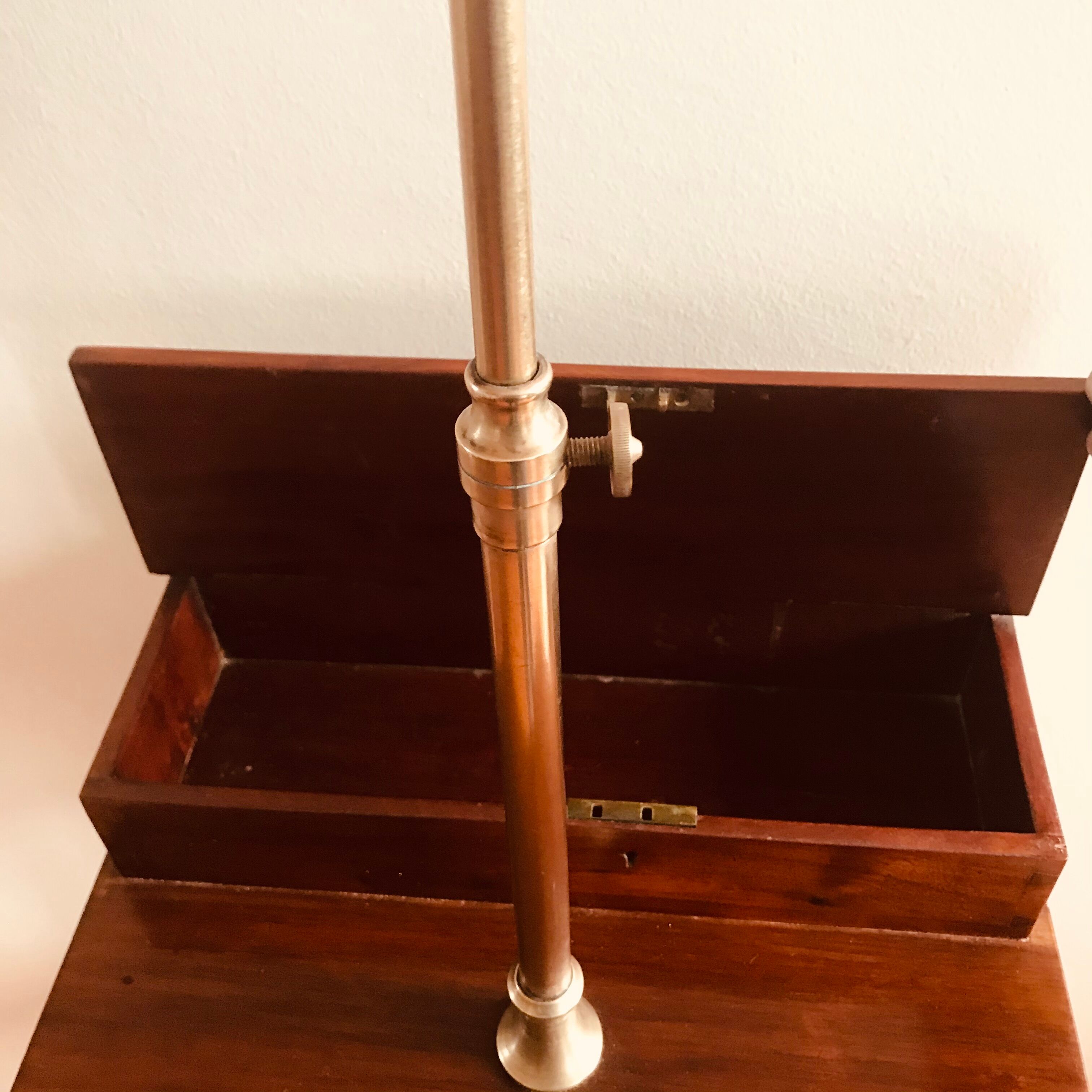 English barbier at the end of the 19th century. Mahogany and brass. Normal and magnifying mirror