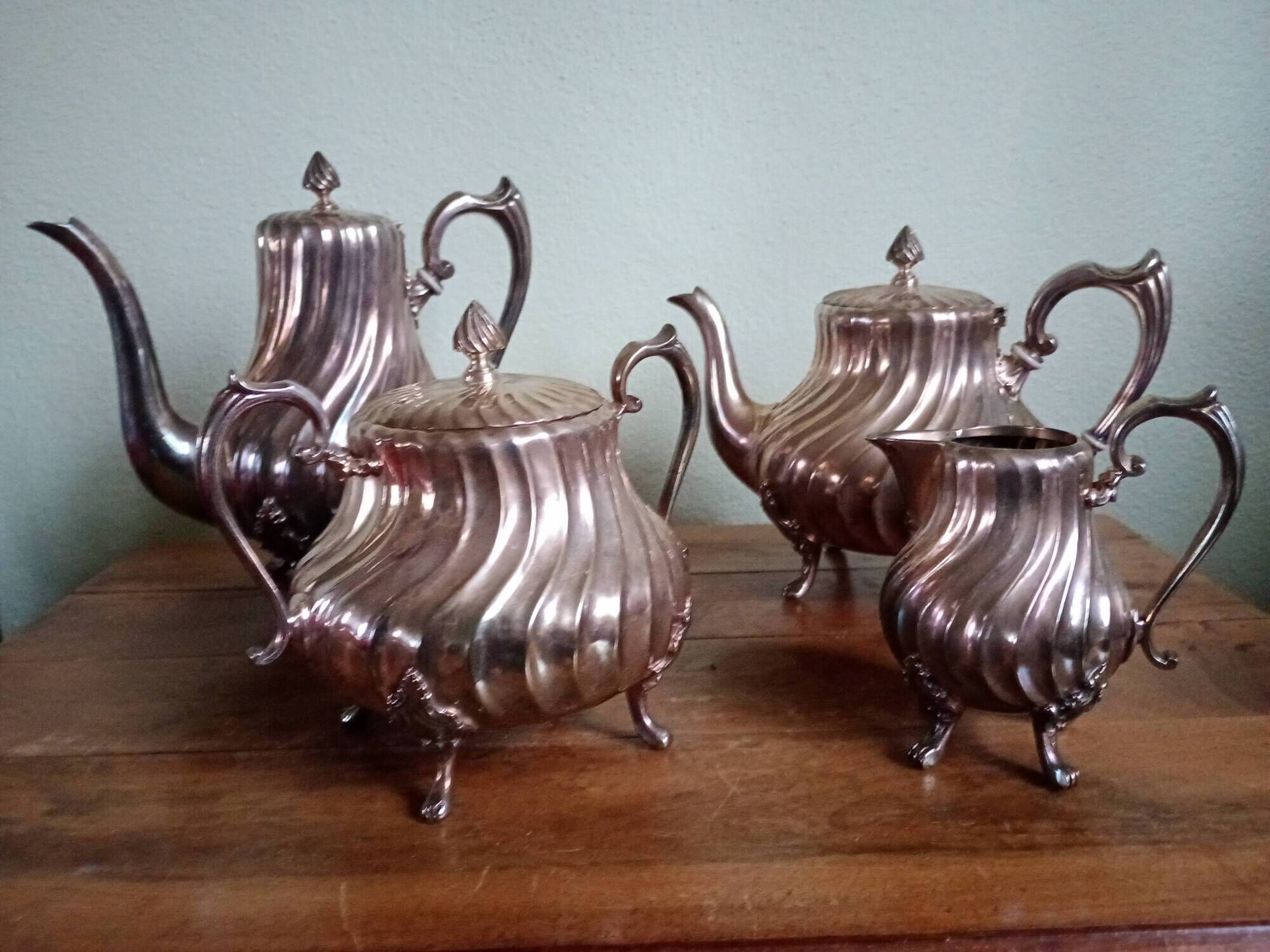 Victor Saglier - Tea & coffee service - Art Nouveau - corrugated silver metal