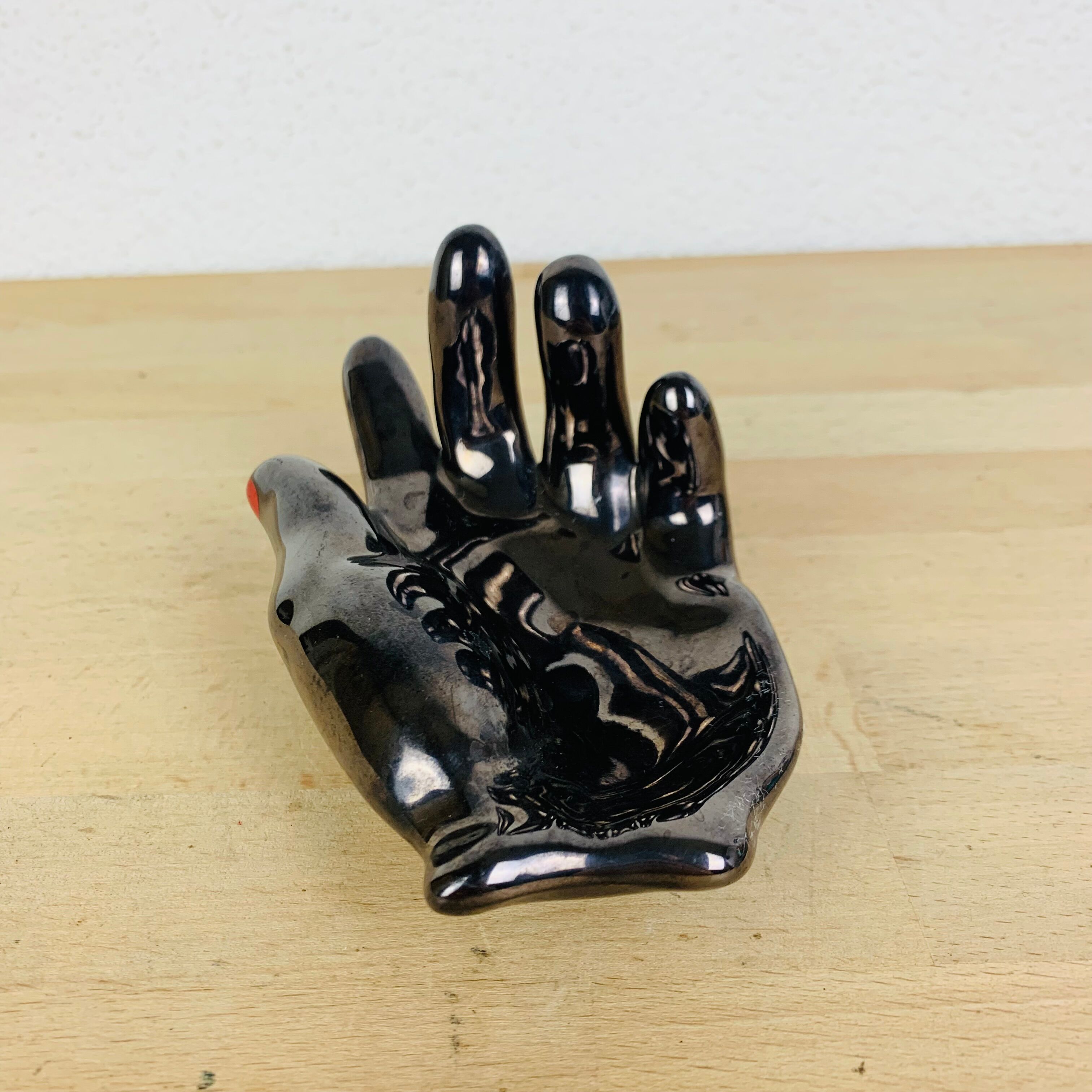 Empty pocket in ceramic