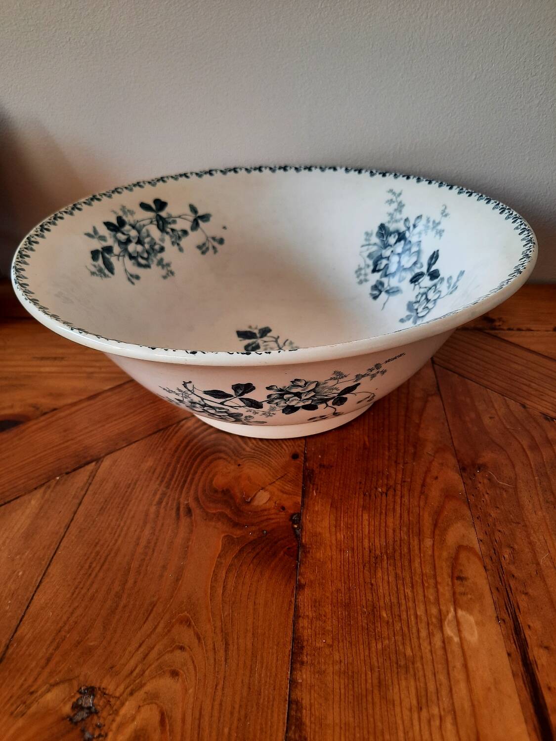 Vintage vegetable salad bowl