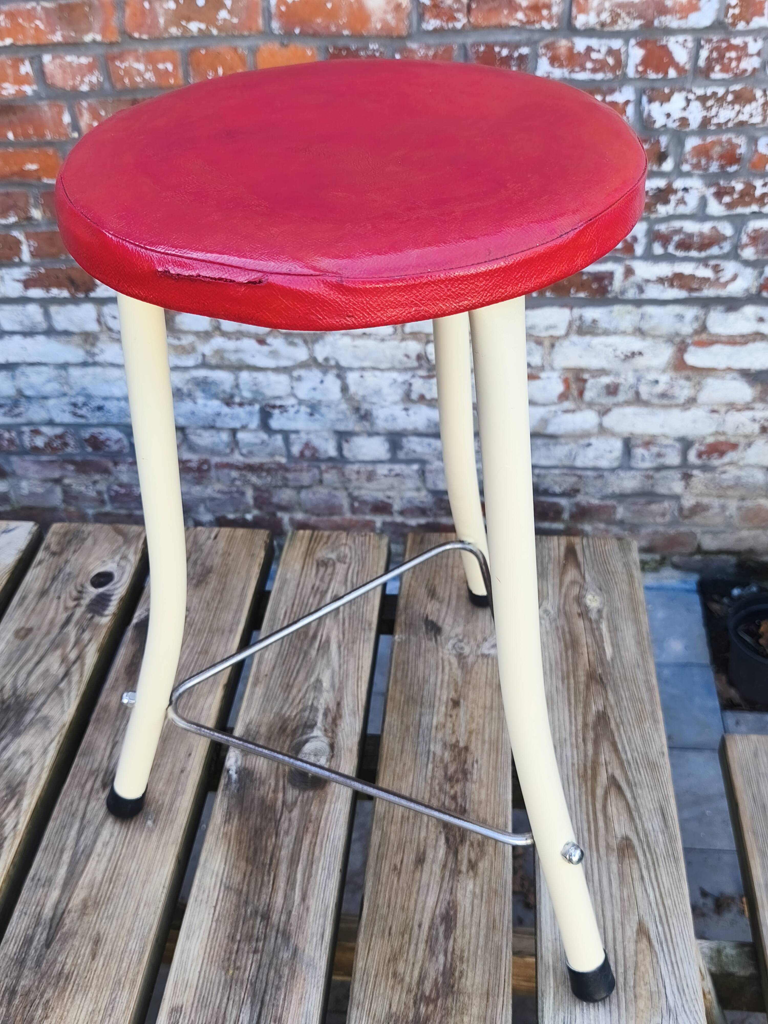 Tripod stool
