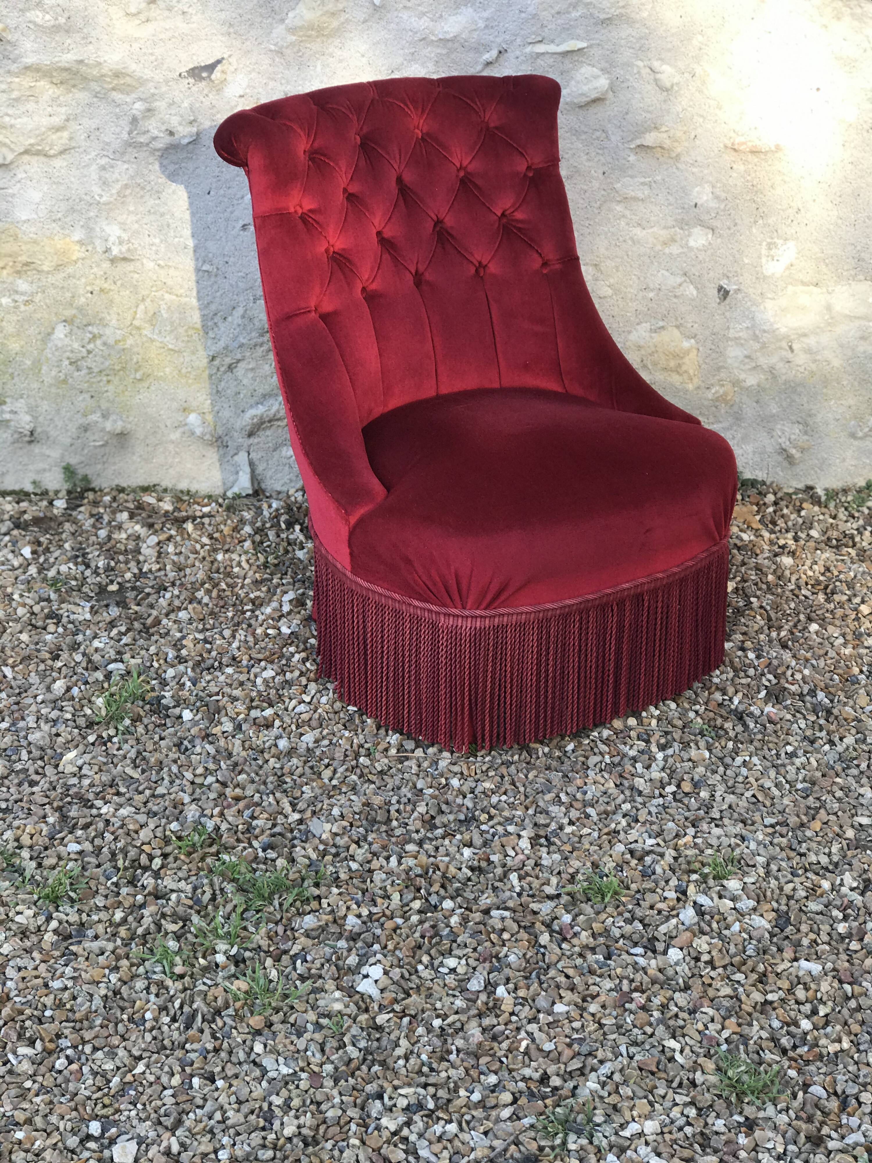 Red velvet toad chair