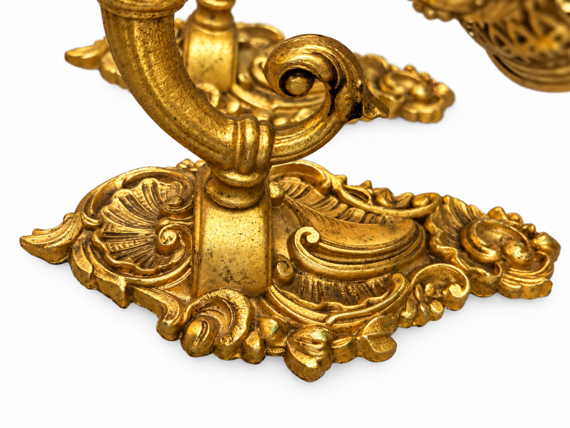 Paire d’appliques murales à 2 feux – Style Rocaille / Louis XV – Bronz