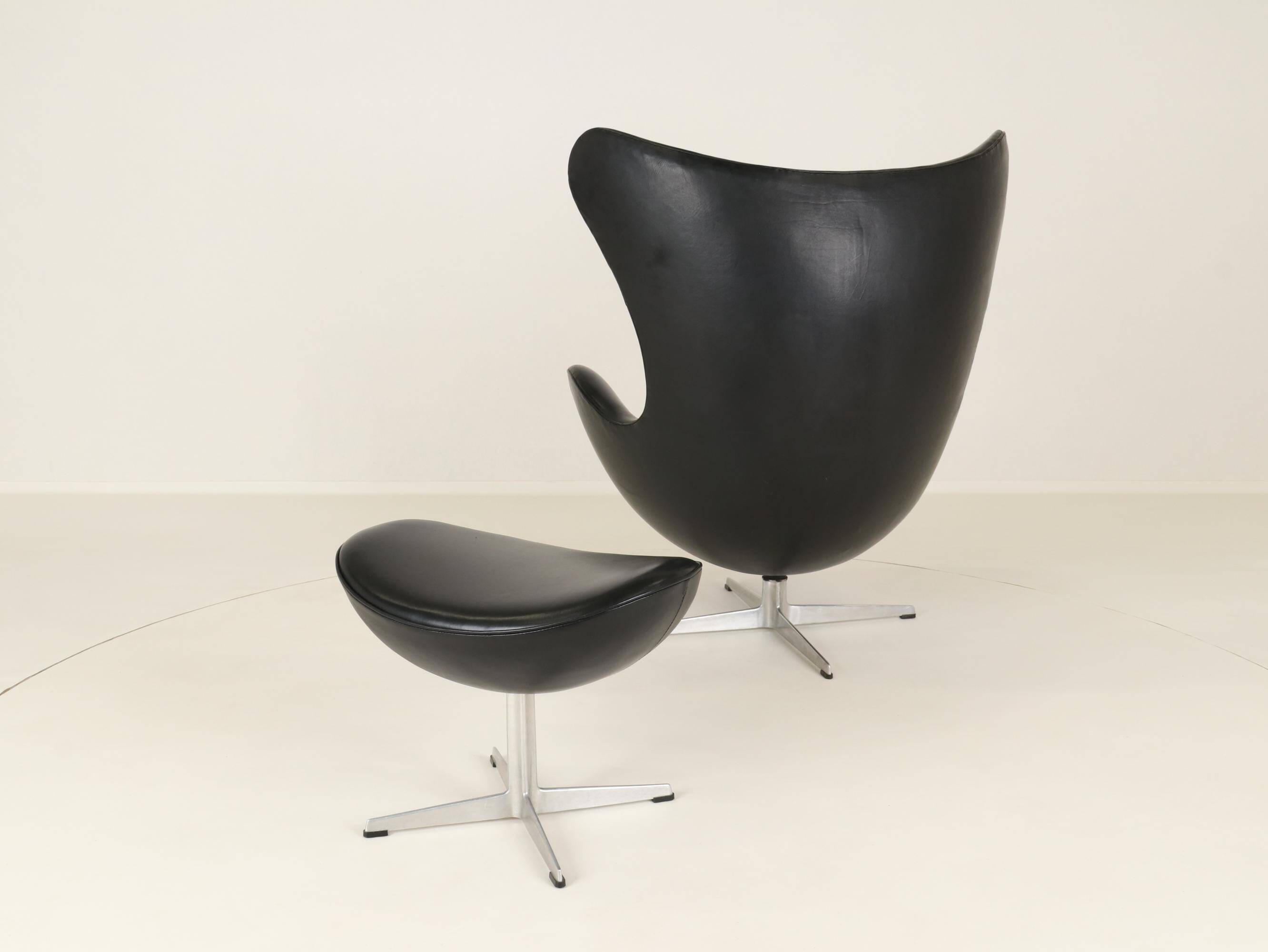 Early Egg Chair and Ottoman by Arne Jacobsen, Denmark, 1960s