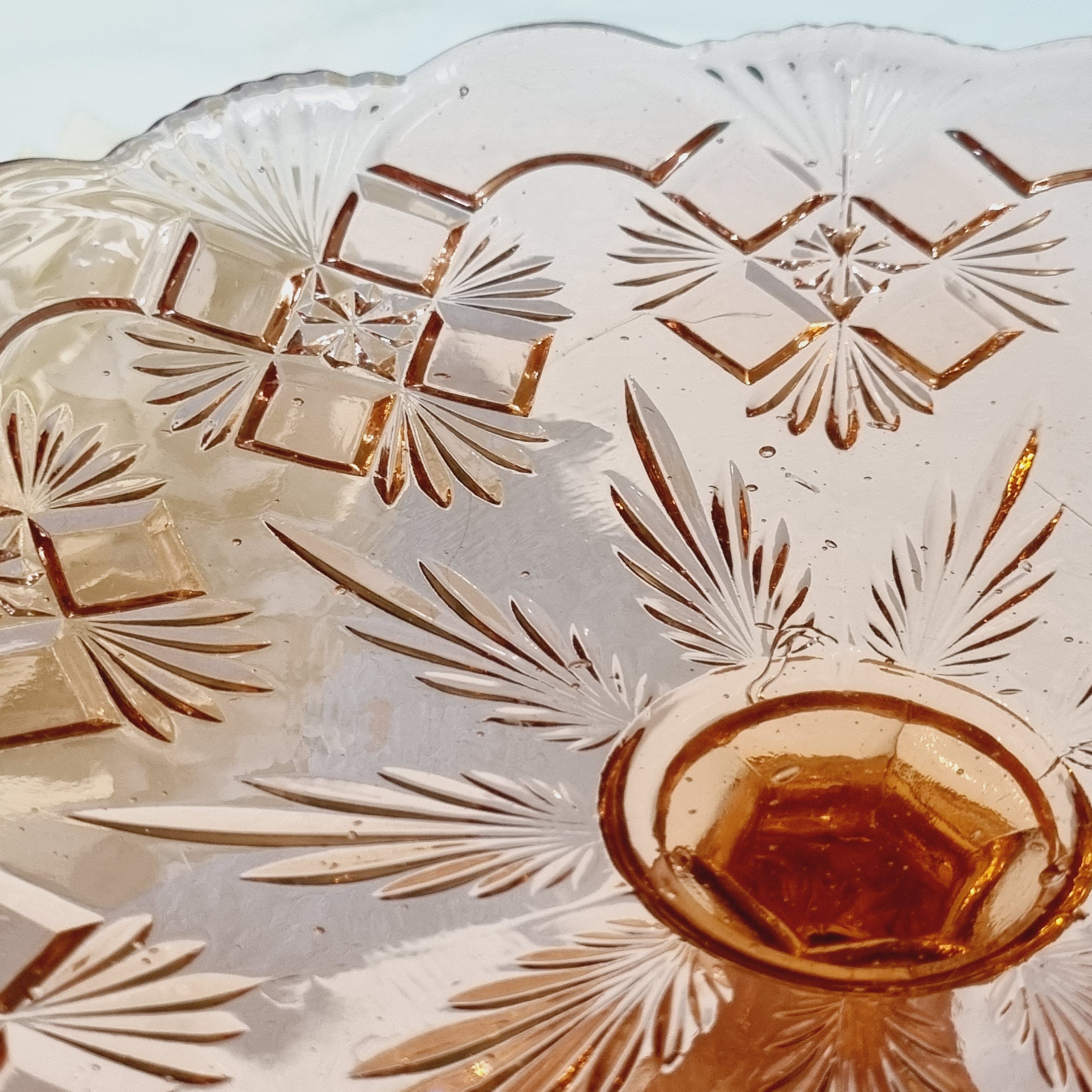 Flat on pink glass piedouche SV