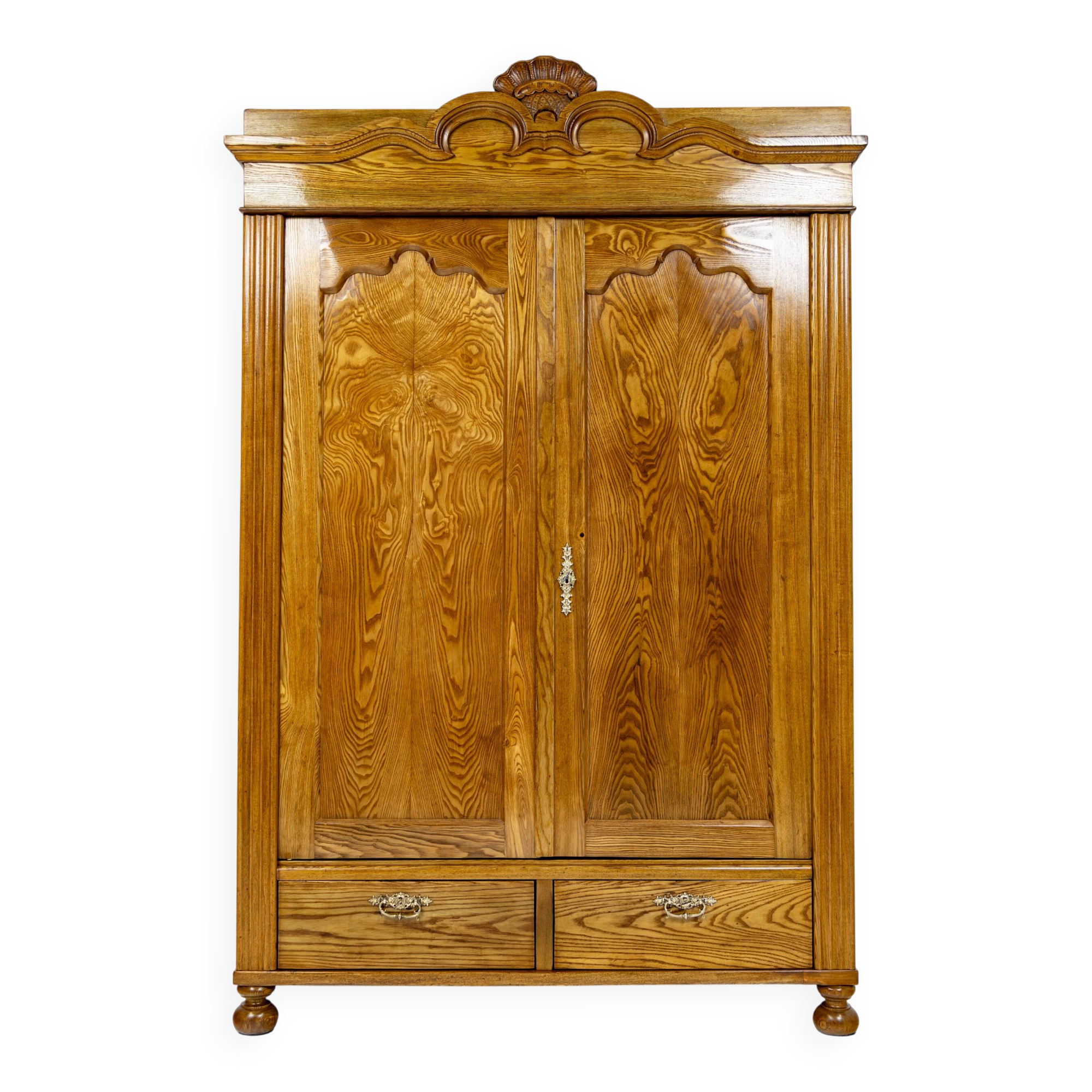 Armoire Louis-Philippe en frêne massif - 1835-1850