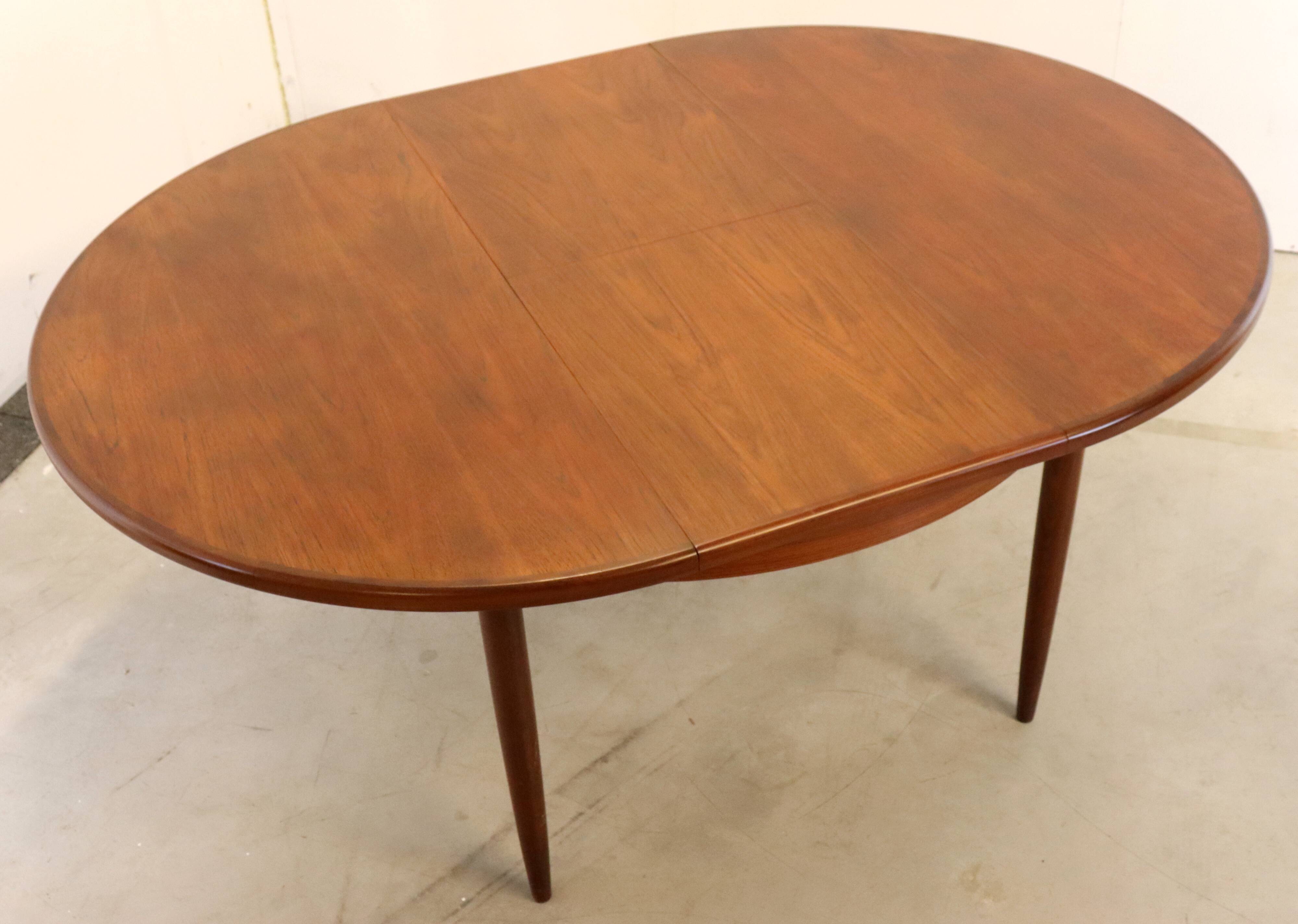 vintage G-Plan ronde eetkamertafel 'Burnstones'