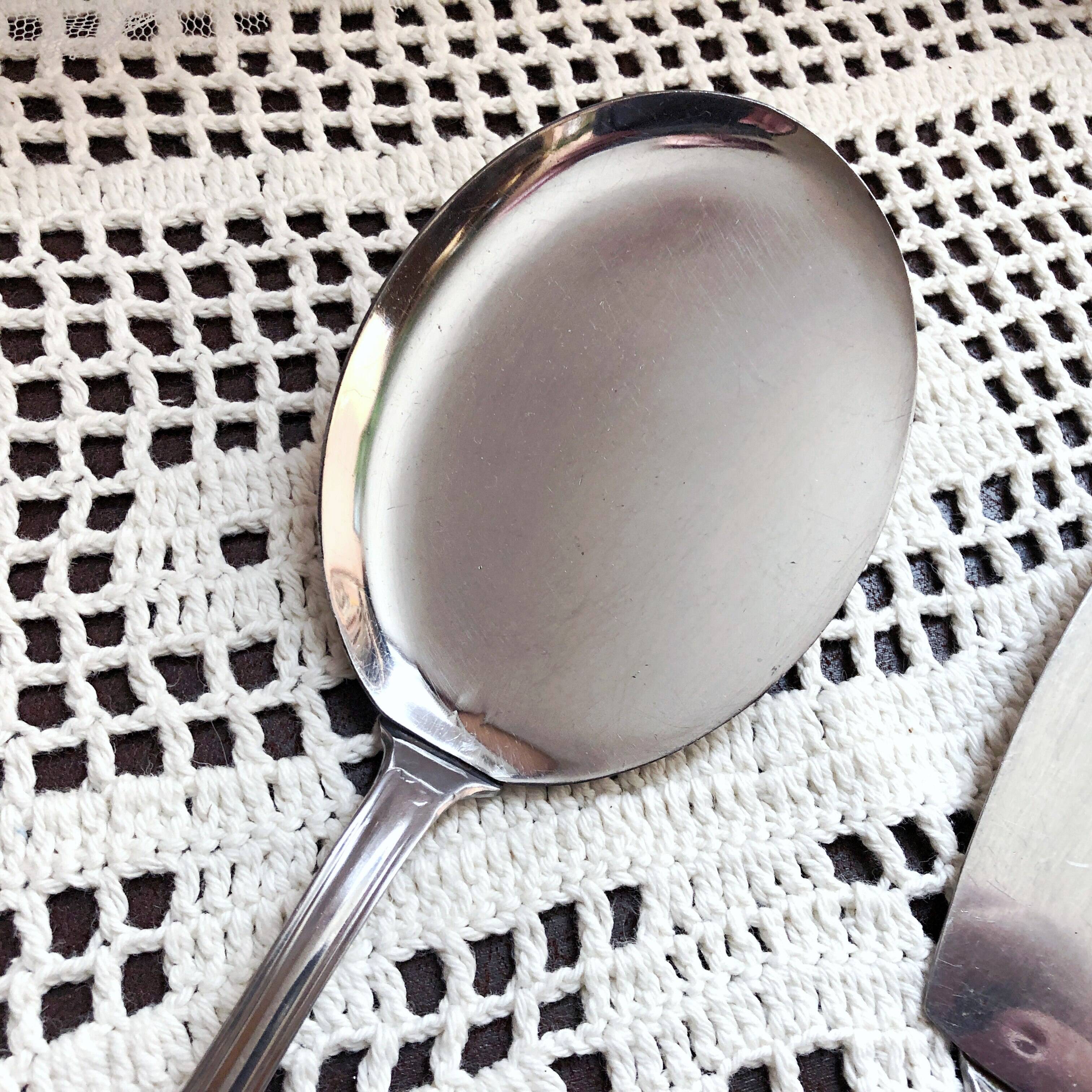 Set of two cutting shovels for cakes, tarts and sweets