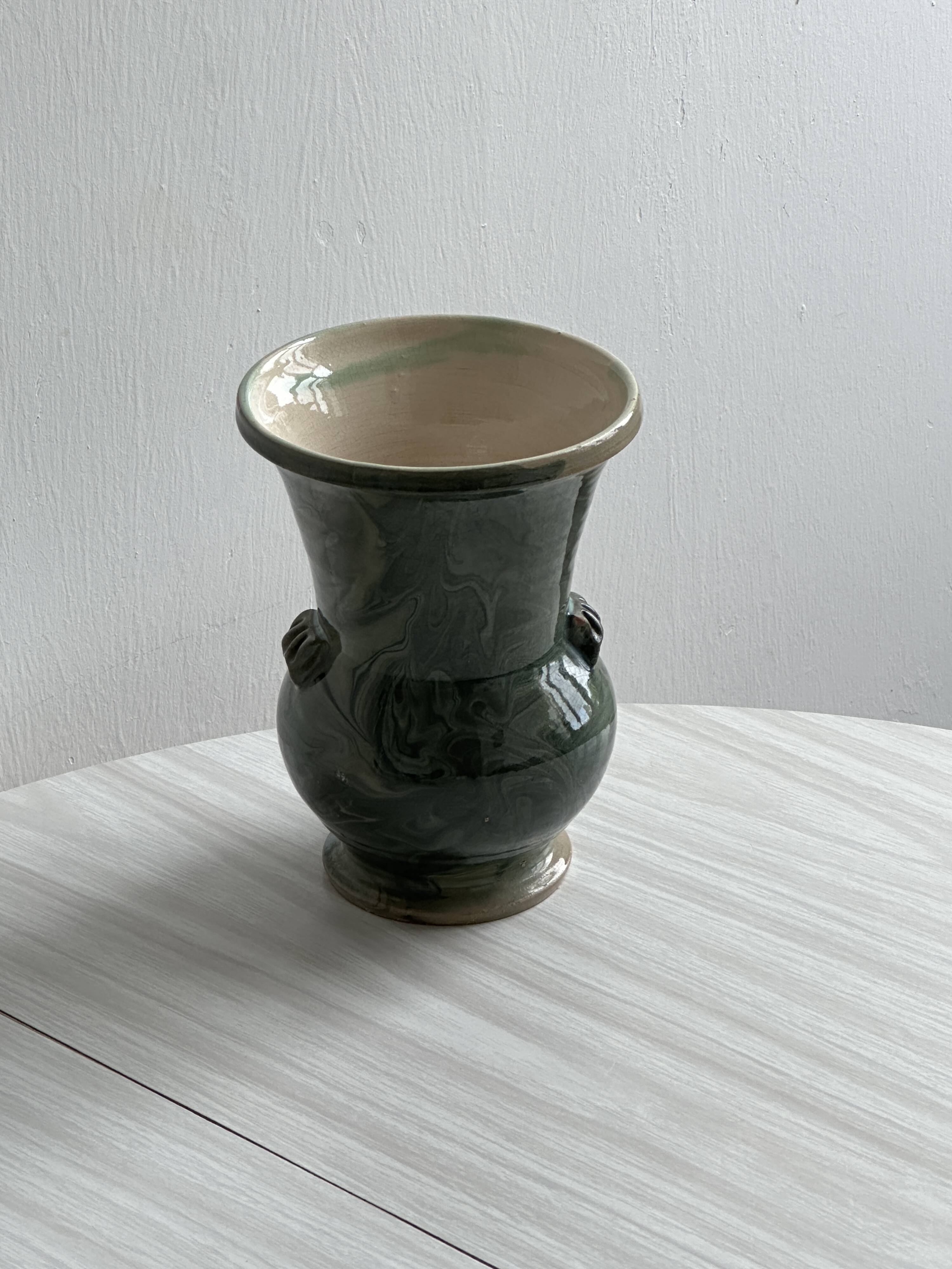 Green marbled ceramic vase