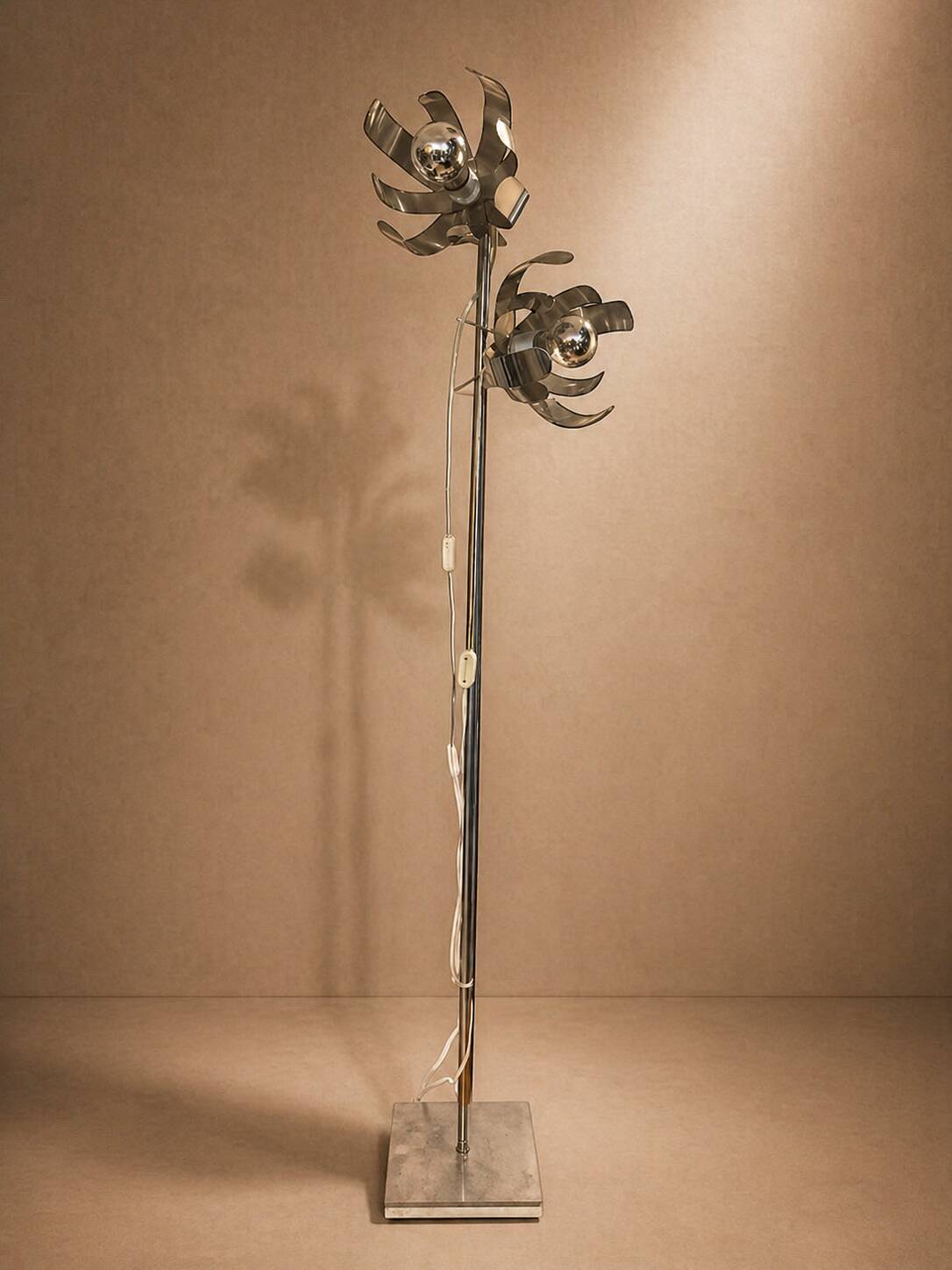 Lampe fleur métal circa 1970