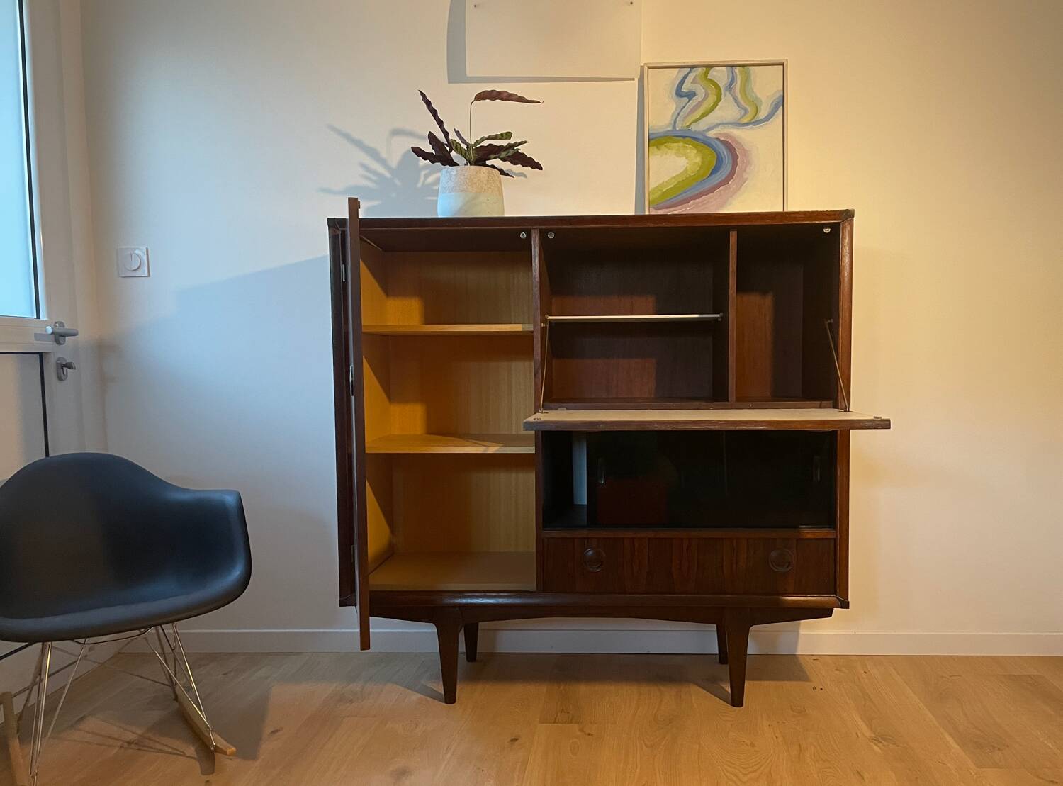 Scandinavian storage unit