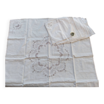Tablecloth and its 6 hand-embroidered napkins