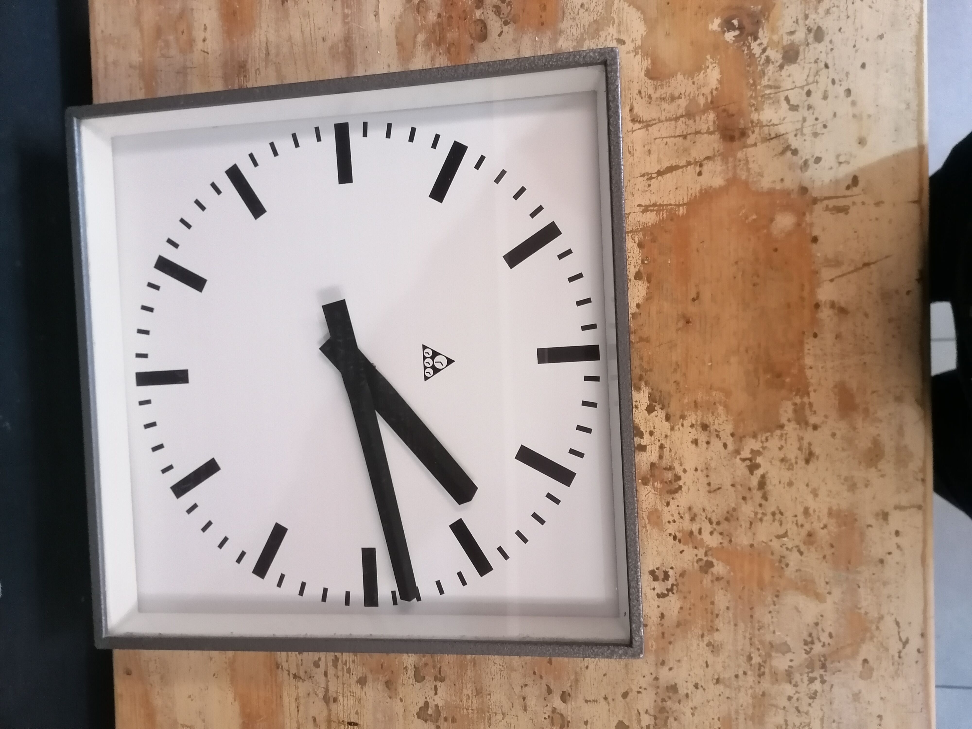 Industrial wall clock, Czechoslovakia station Pragotron 60