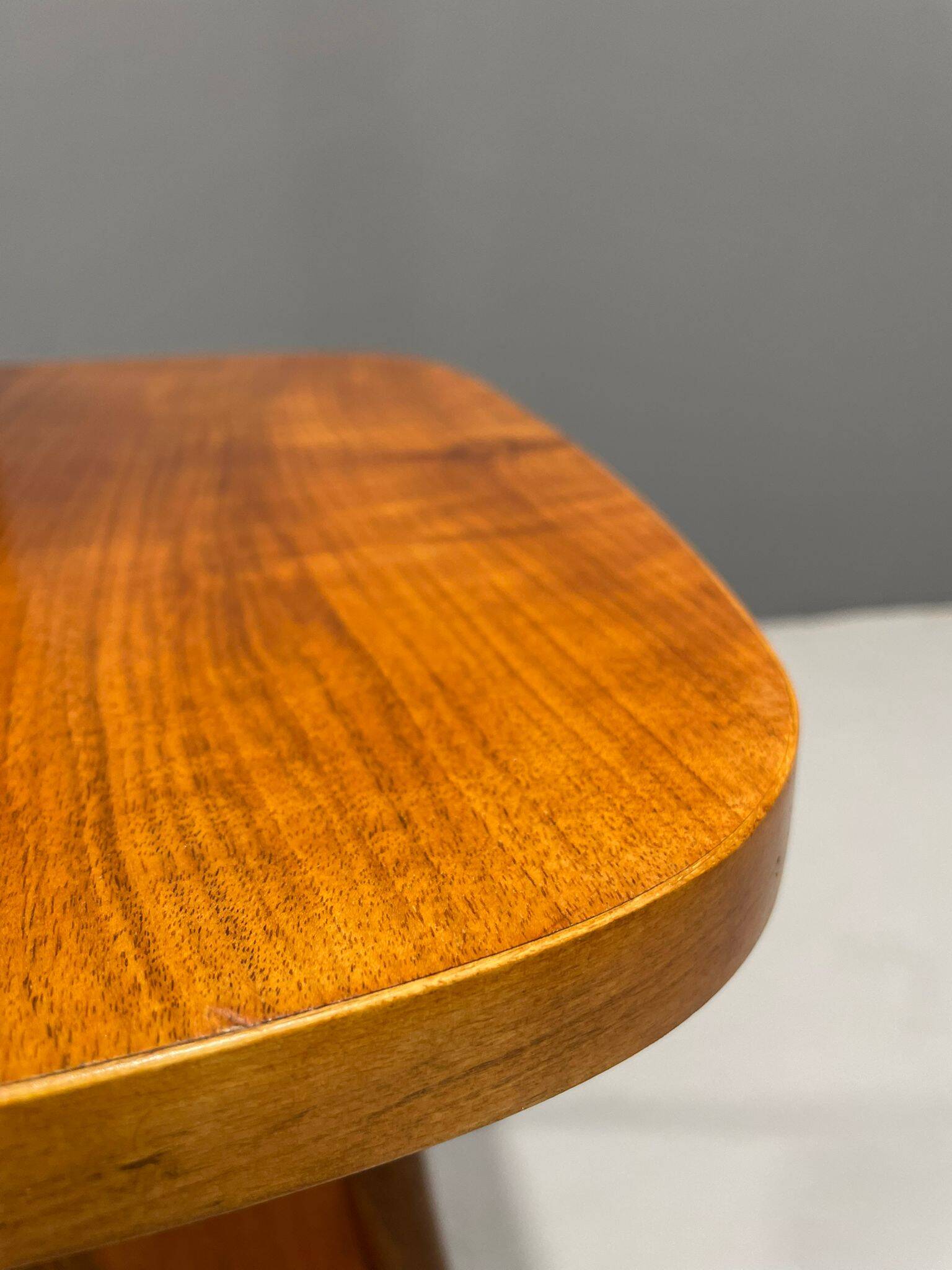 Lampadaire Art Déco avec verre laiteux et table d'appoint, Thonet, années 1950 – Czechos