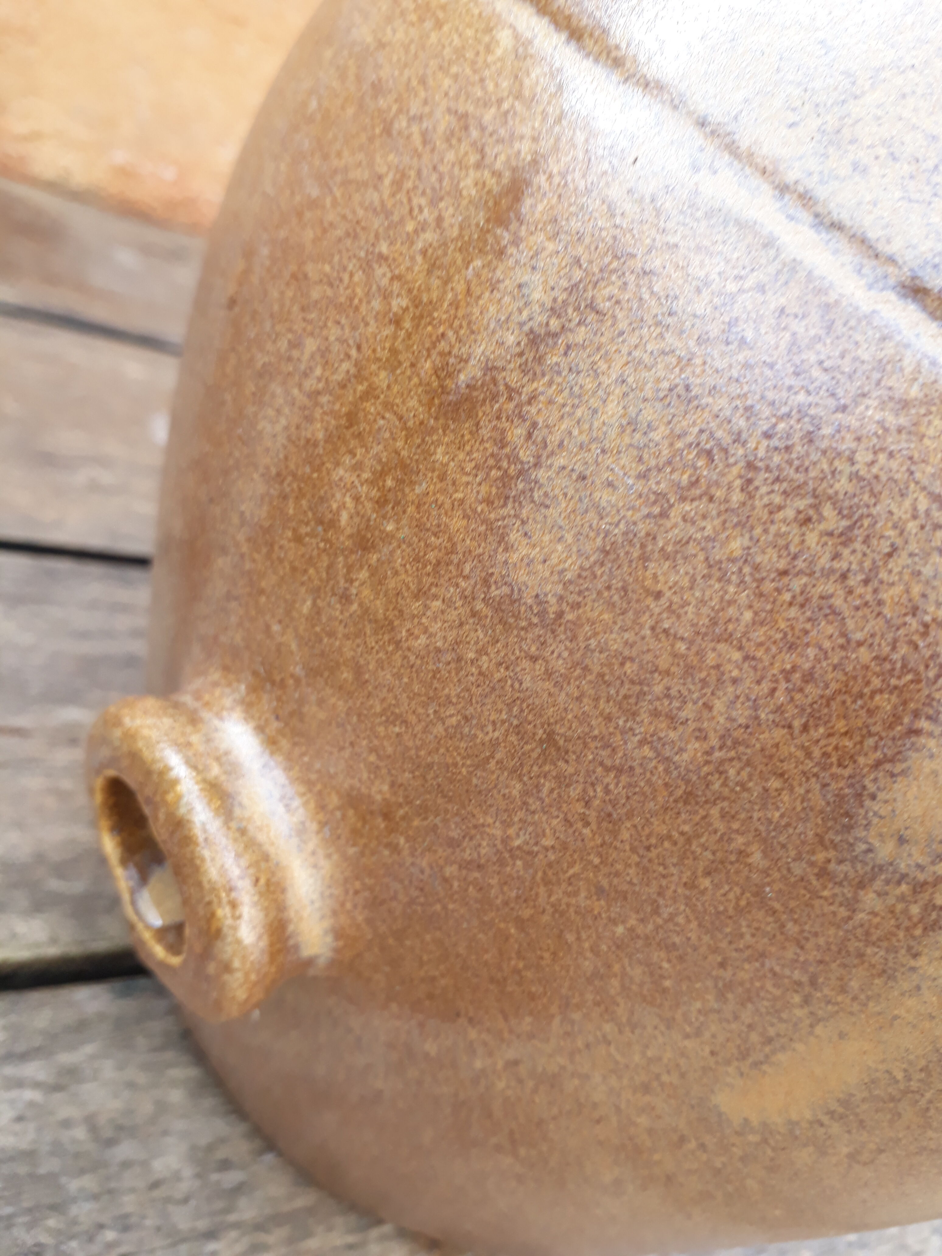 Vinegar maker stoneware with its lid