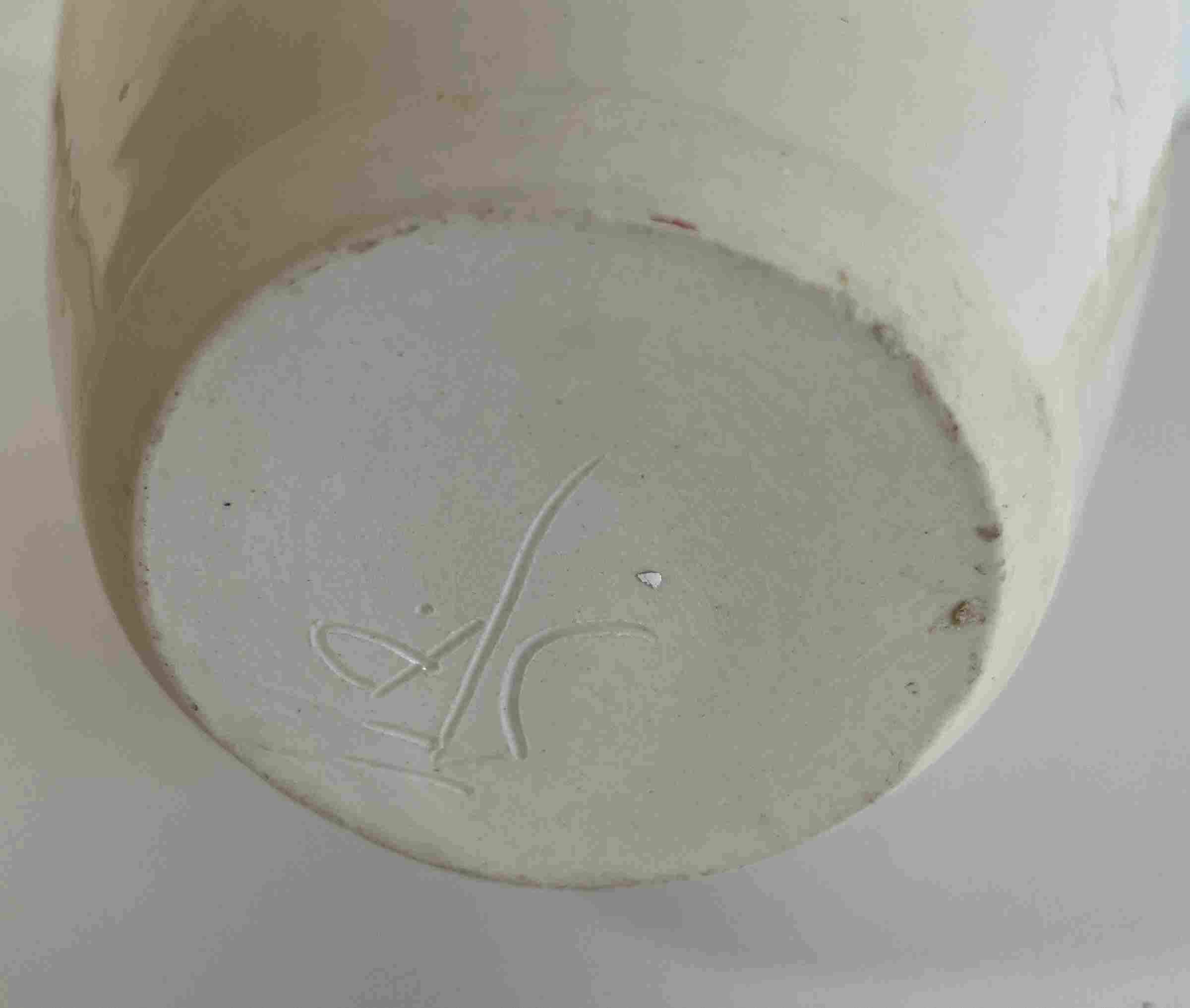 Superb "shell" shaped ceramic vase with crystallization signed