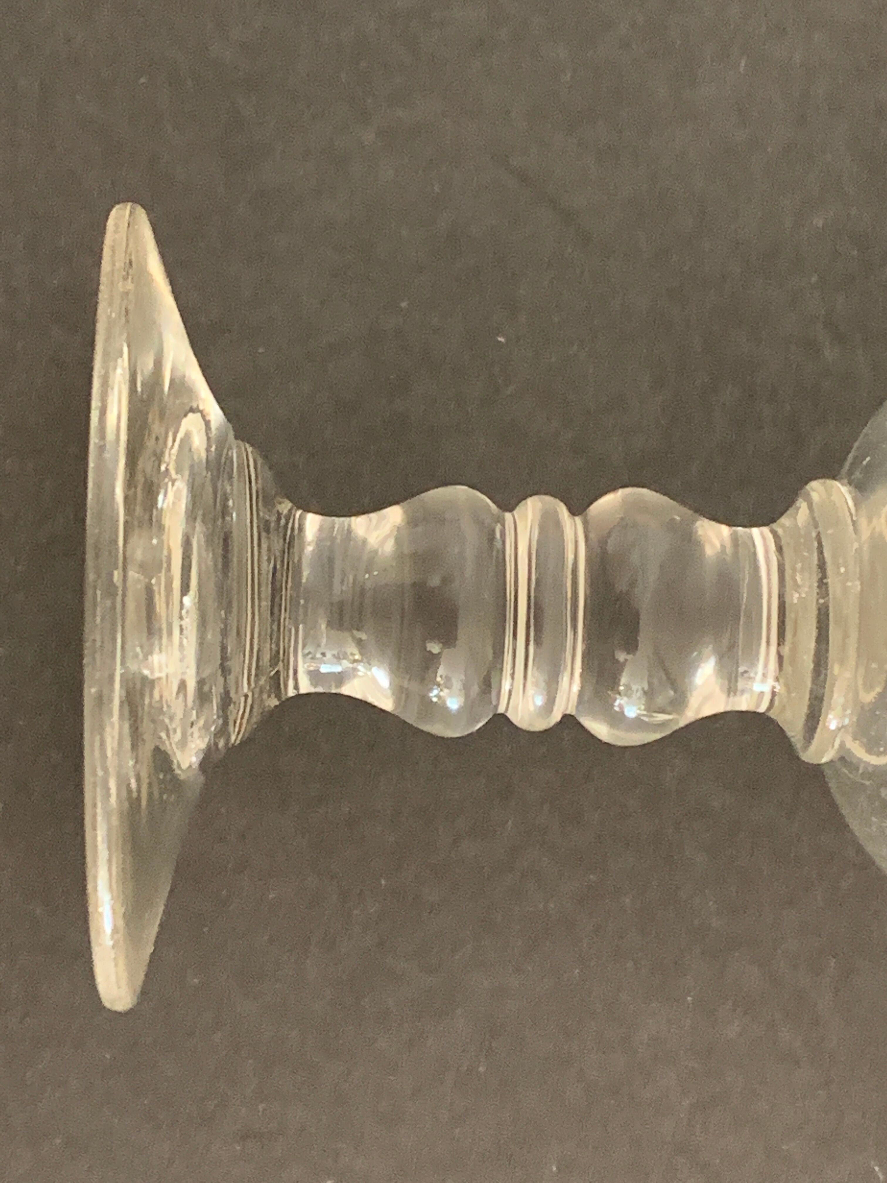 4 verres anciens à pied avec pans coupés
