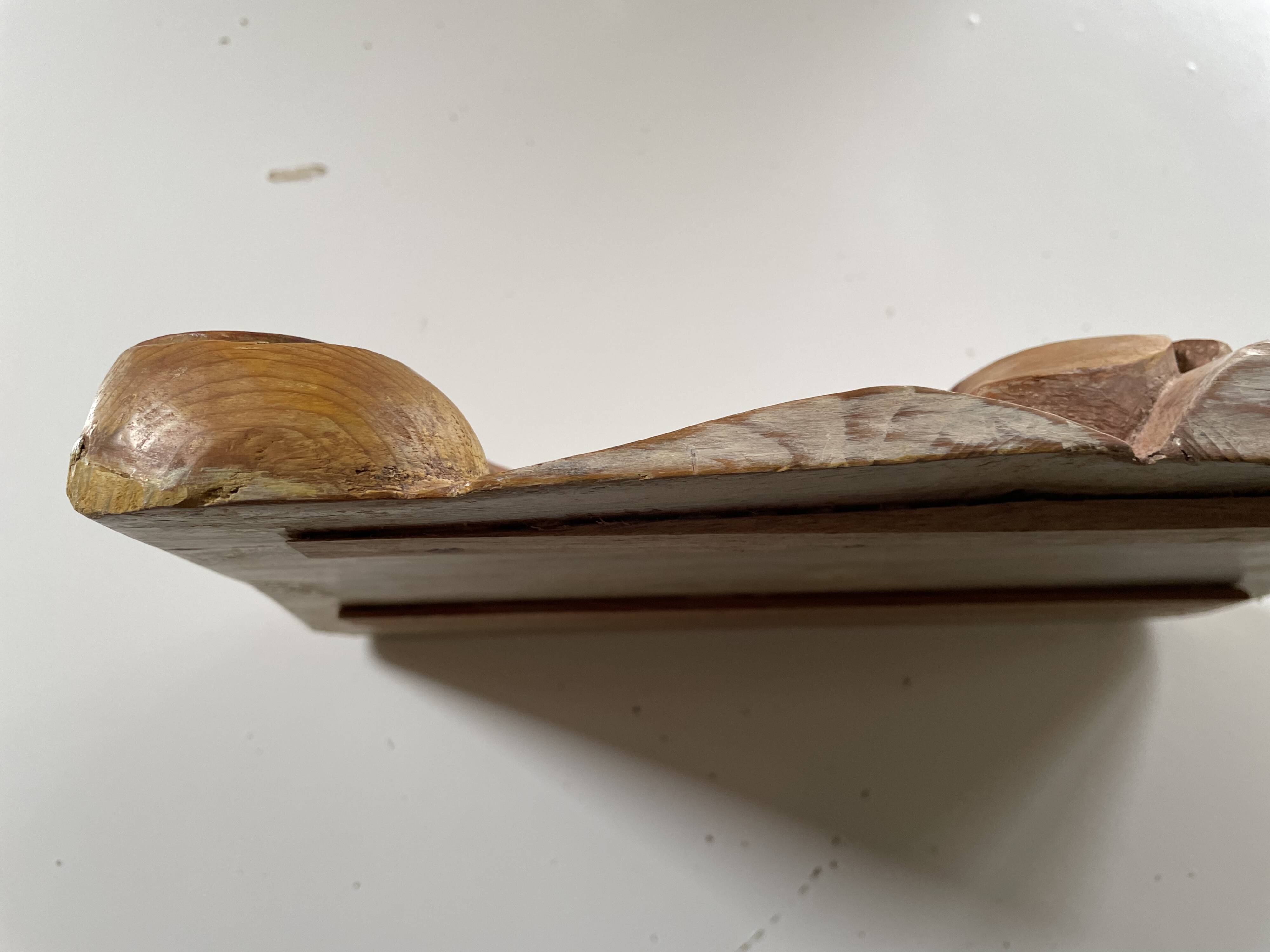 Panneau ancien en bois sculpté au décor de feuillage
