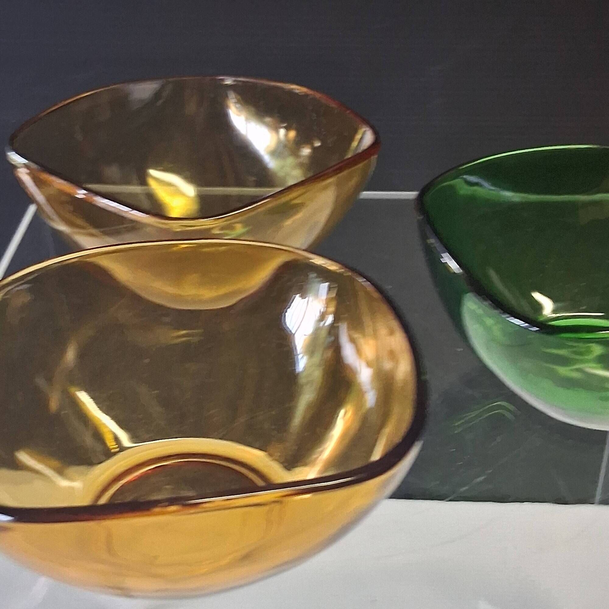 Set of 4 coloured glass bowls / ramekins from Duralex in very good condition.