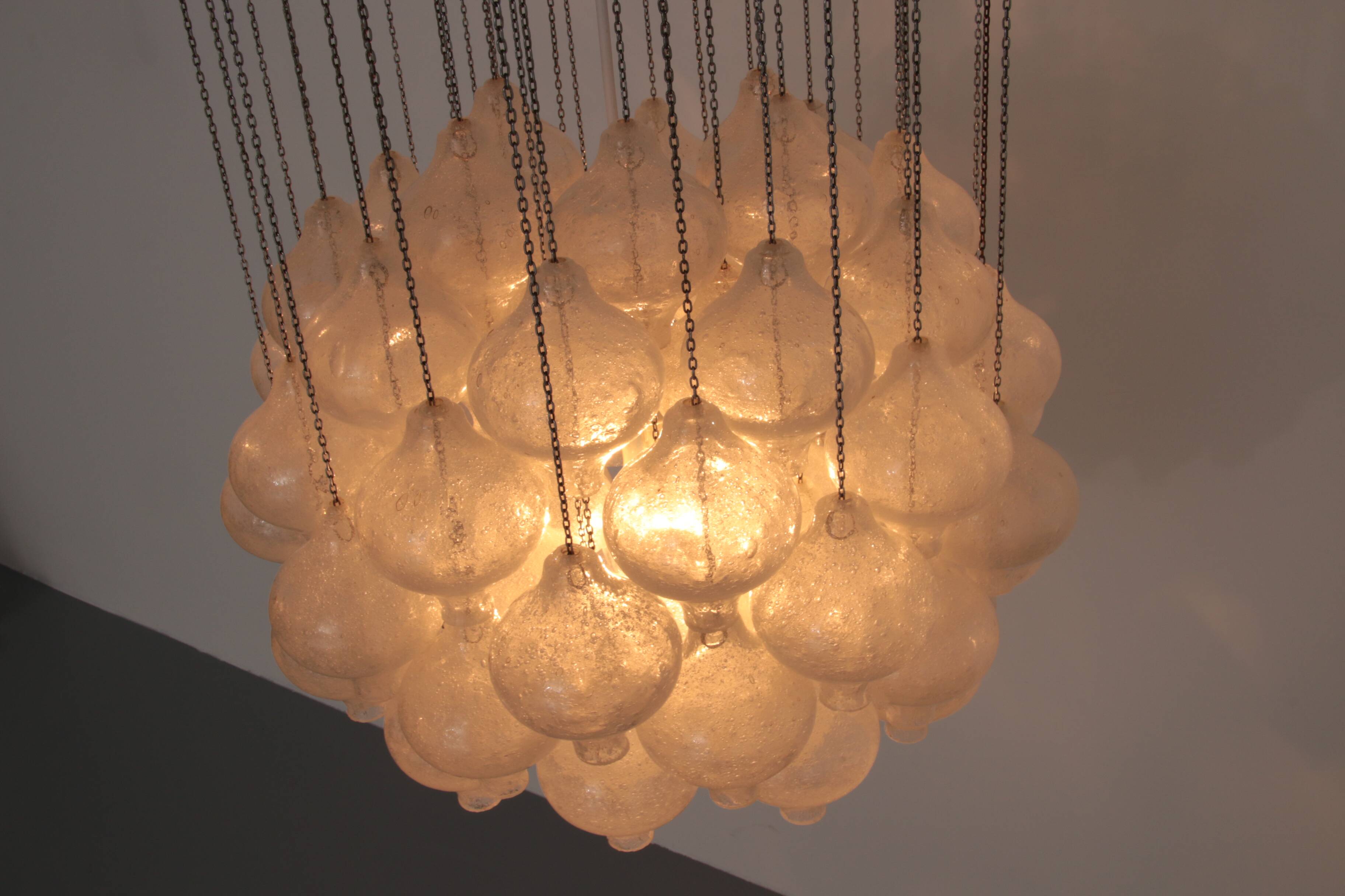 Kalmar 'Tulipan' Chandelier Pendant Light, Blown Glass, 1970